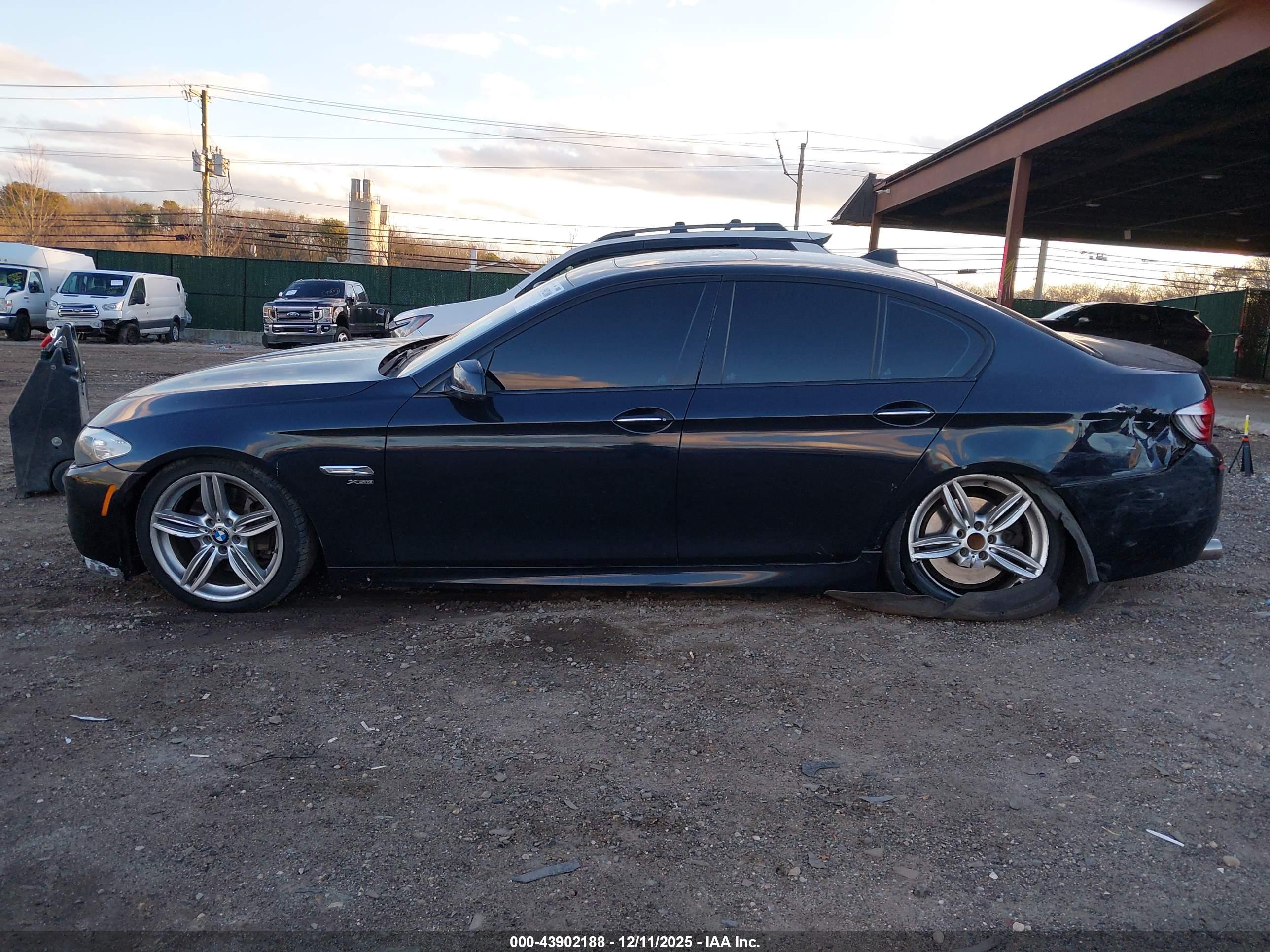 BMW 550I image 6