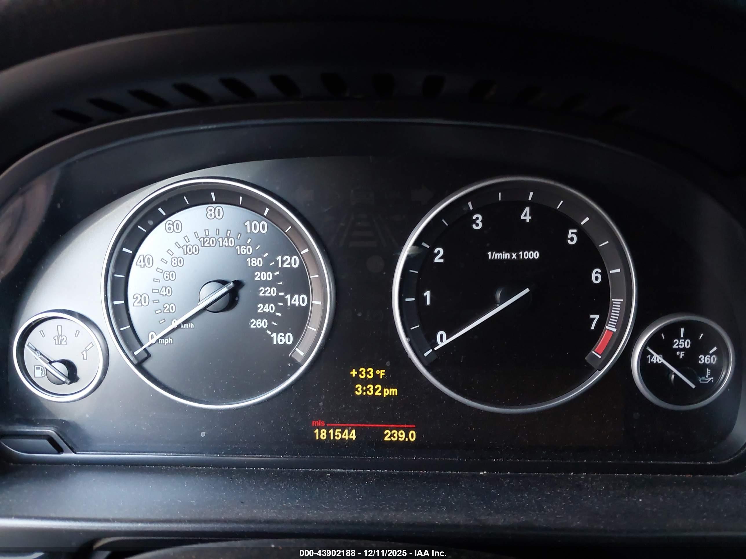 BMW 550I image 7
