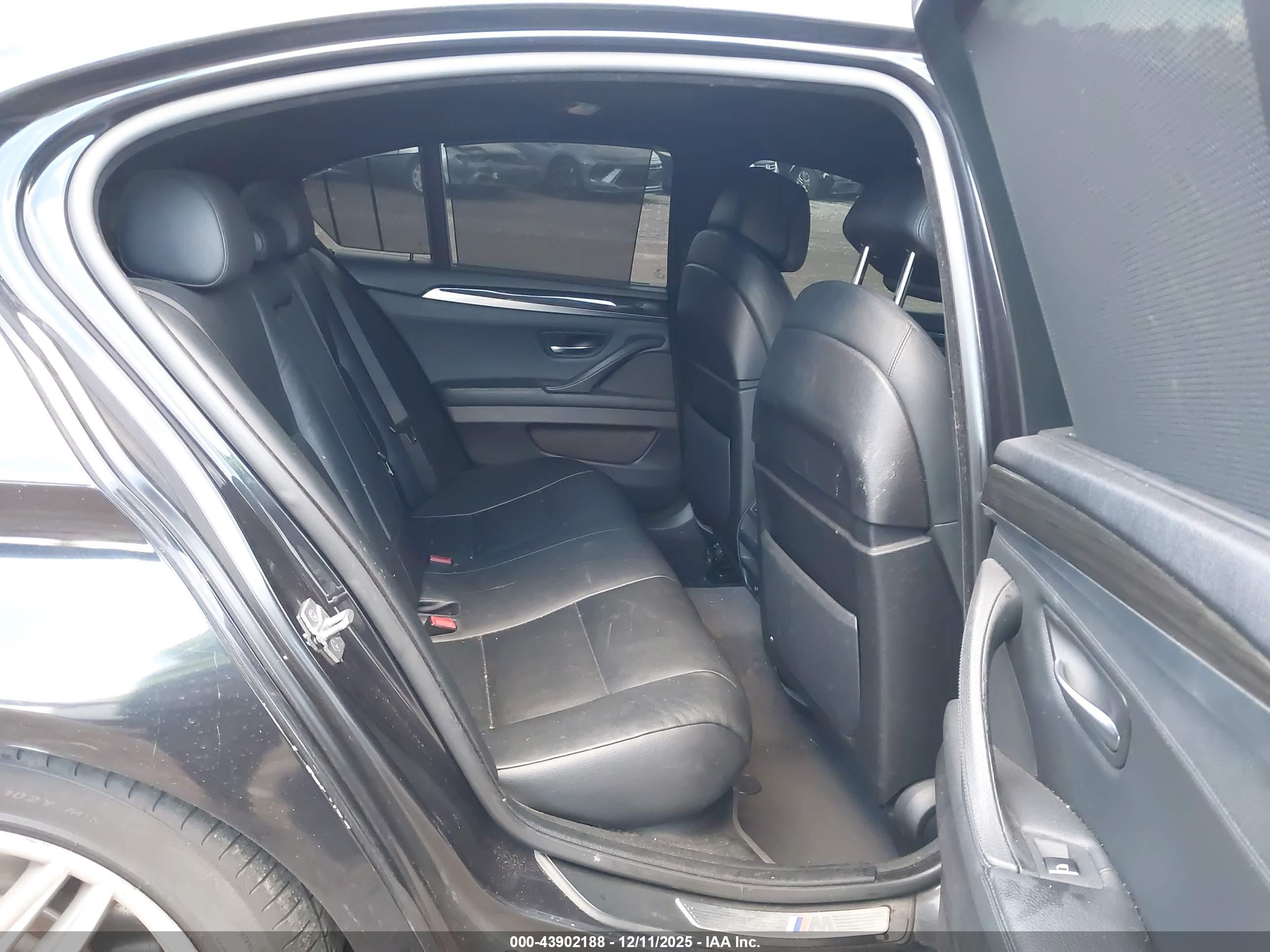 BMW 550I image 8