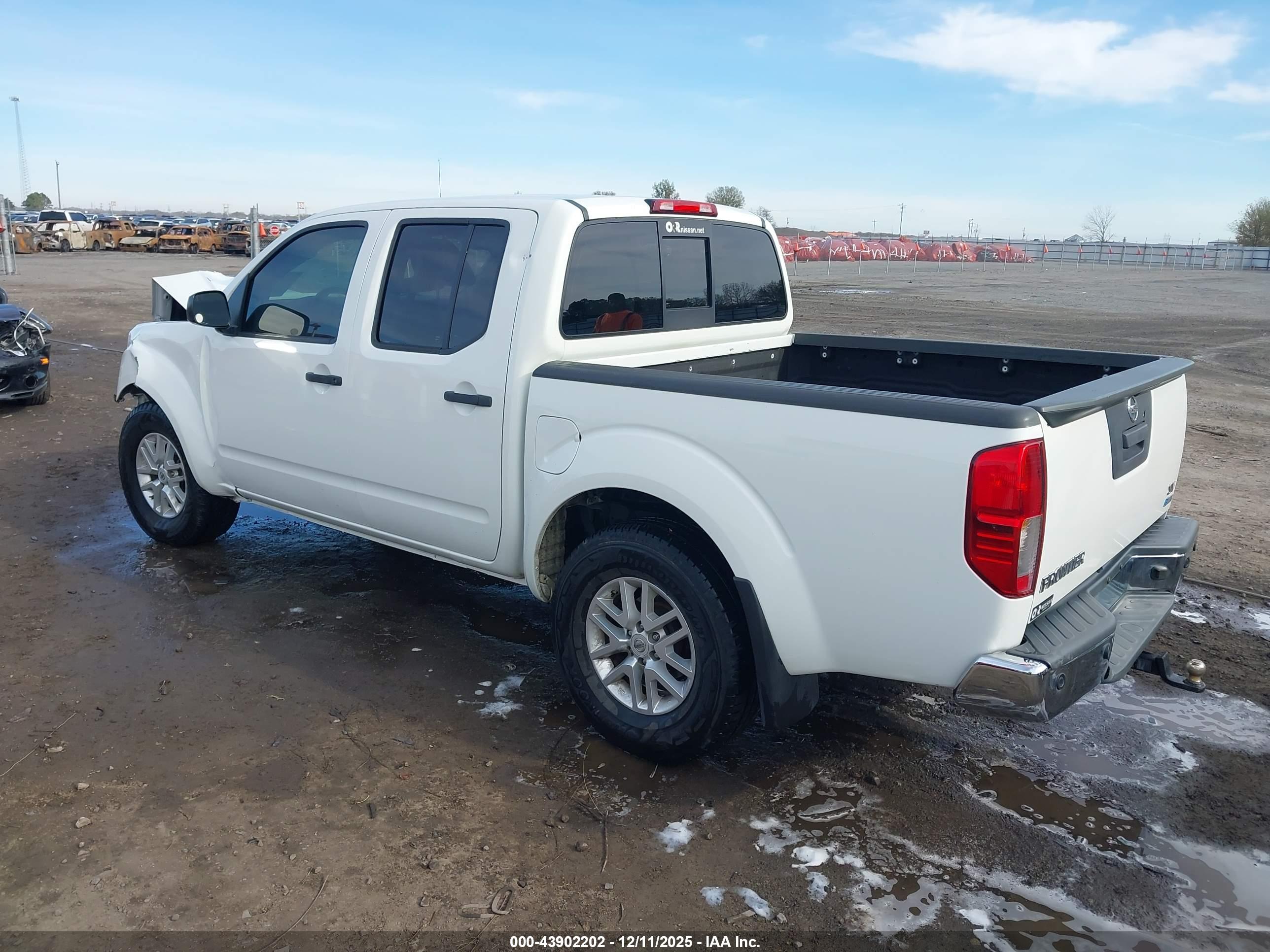 NISSAN FRONTIER image 3