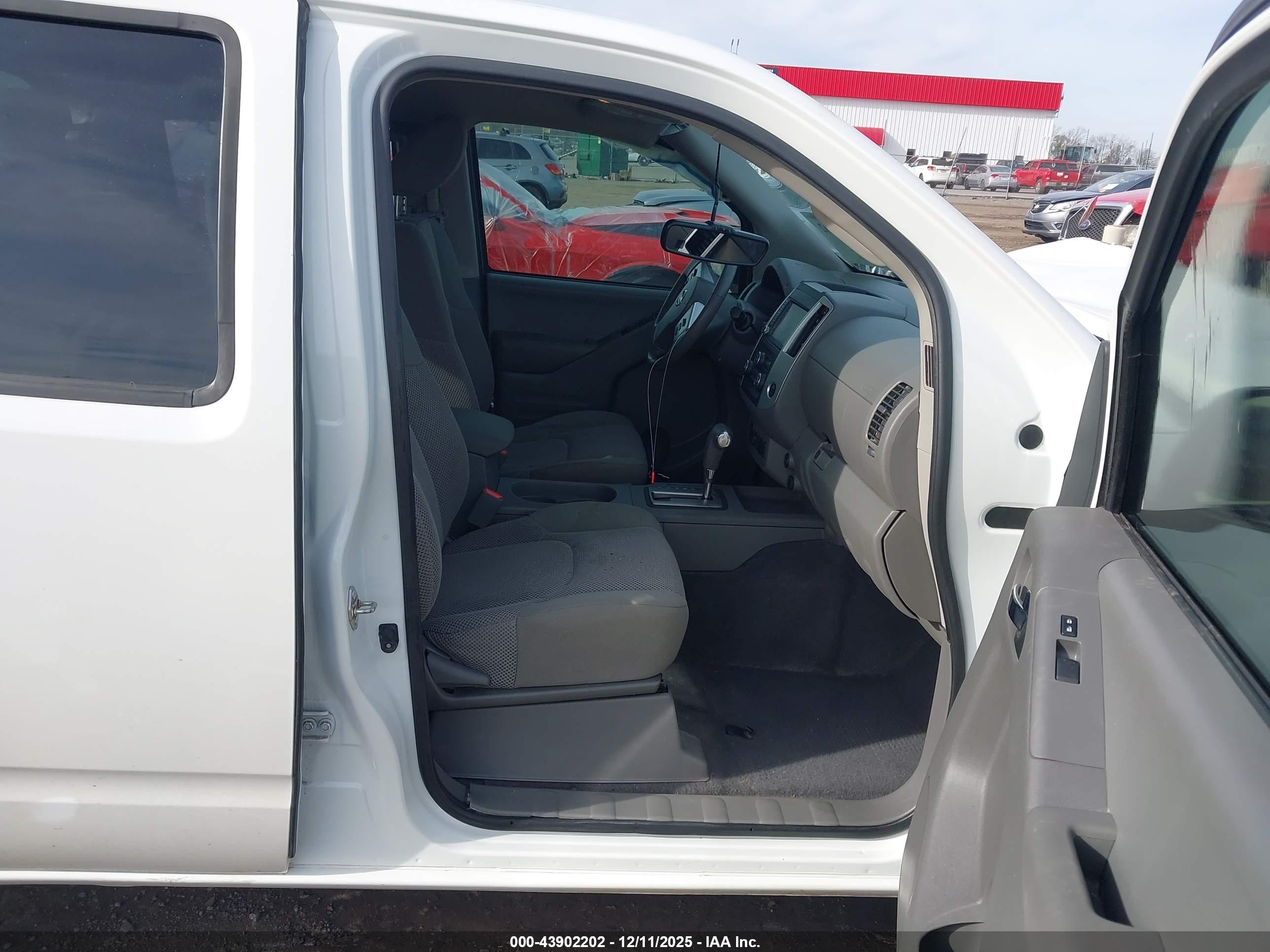 NISSAN FRONTIER image 5