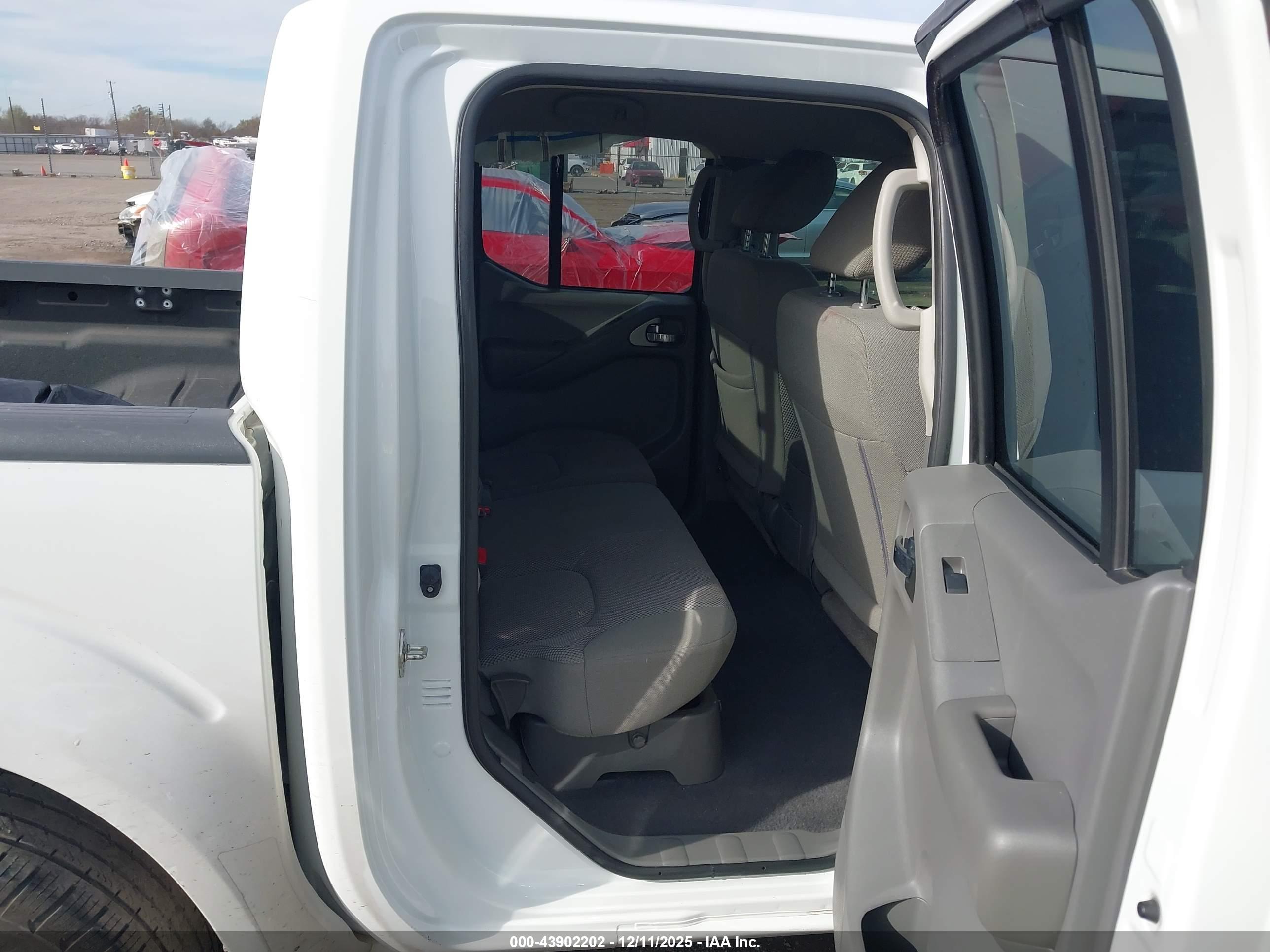NISSAN FRONTIER image 8