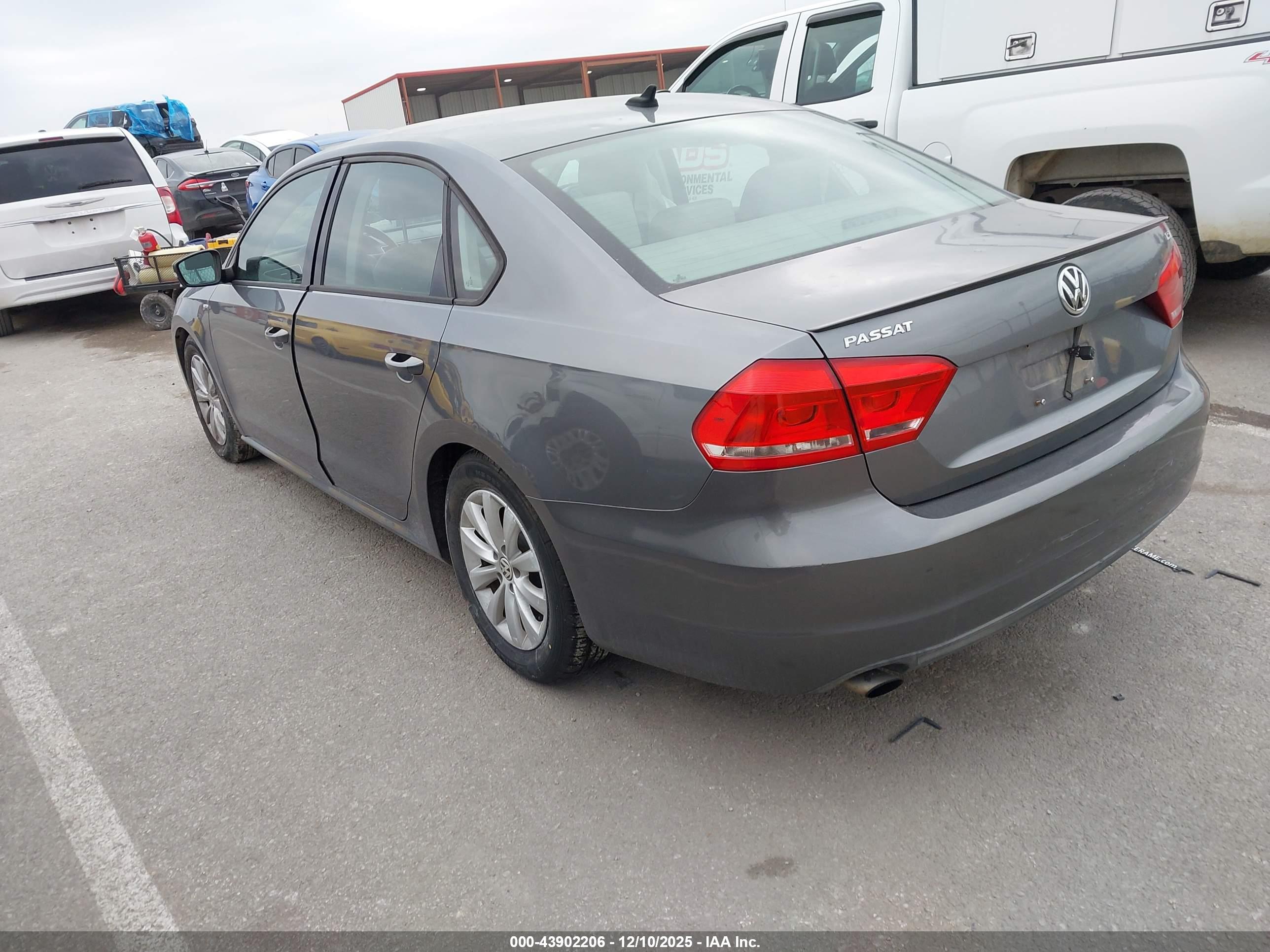 VOLKSWAGEN PASSAT image 3