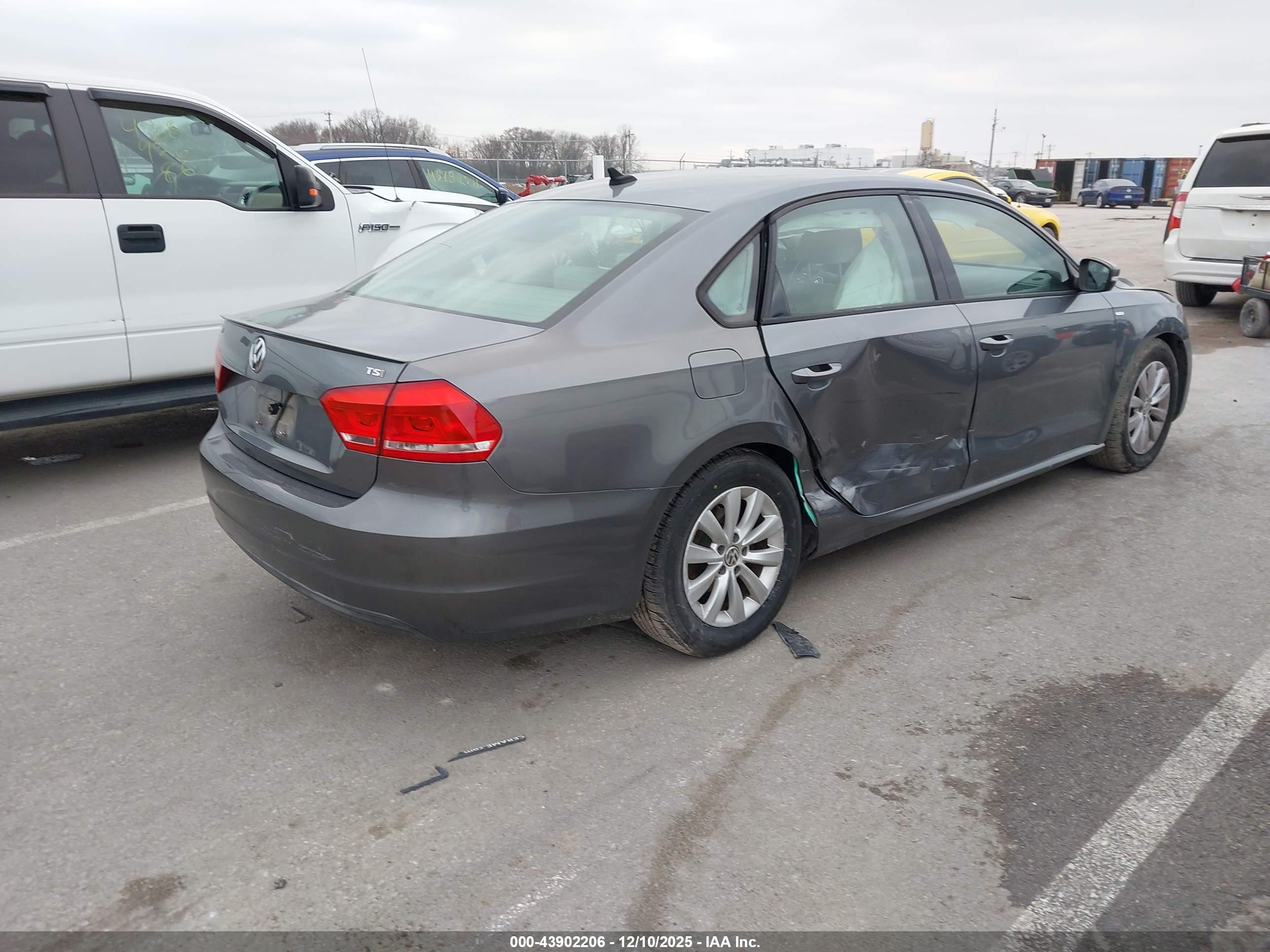 VOLKSWAGEN PASSAT image 4