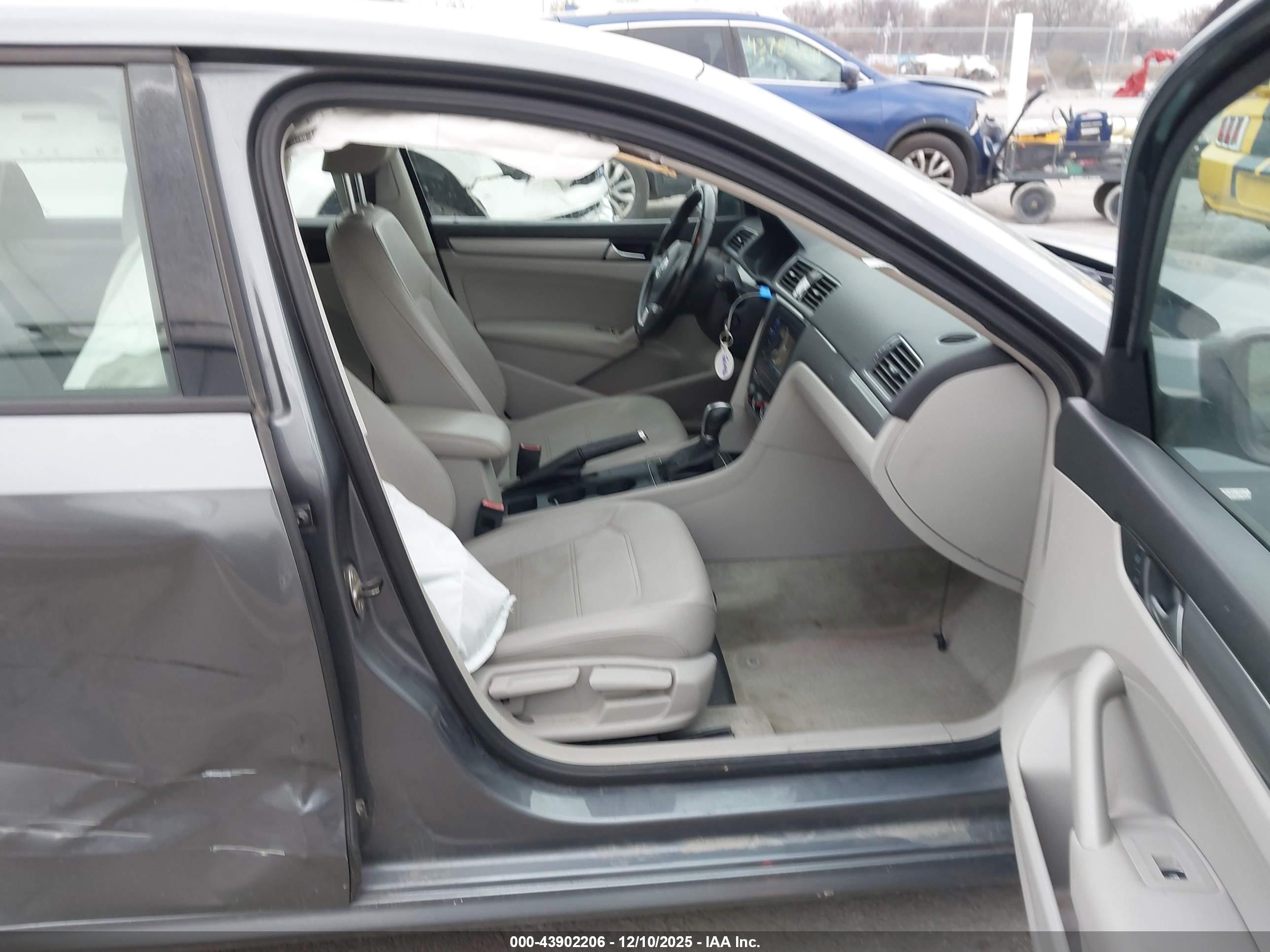 VOLKSWAGEN PASSAT image 5