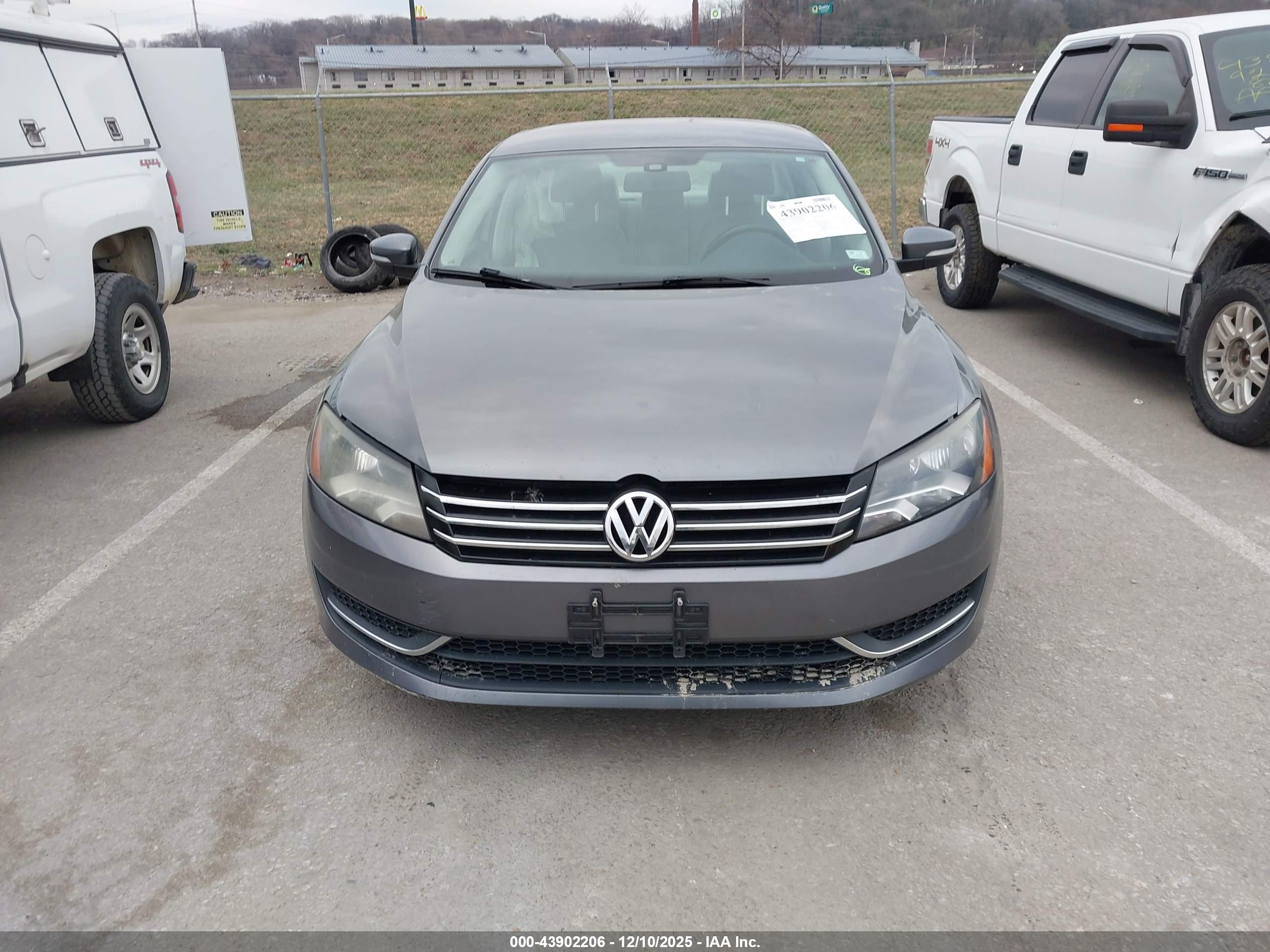 VOLKSWAGEN PASSAT image 6
