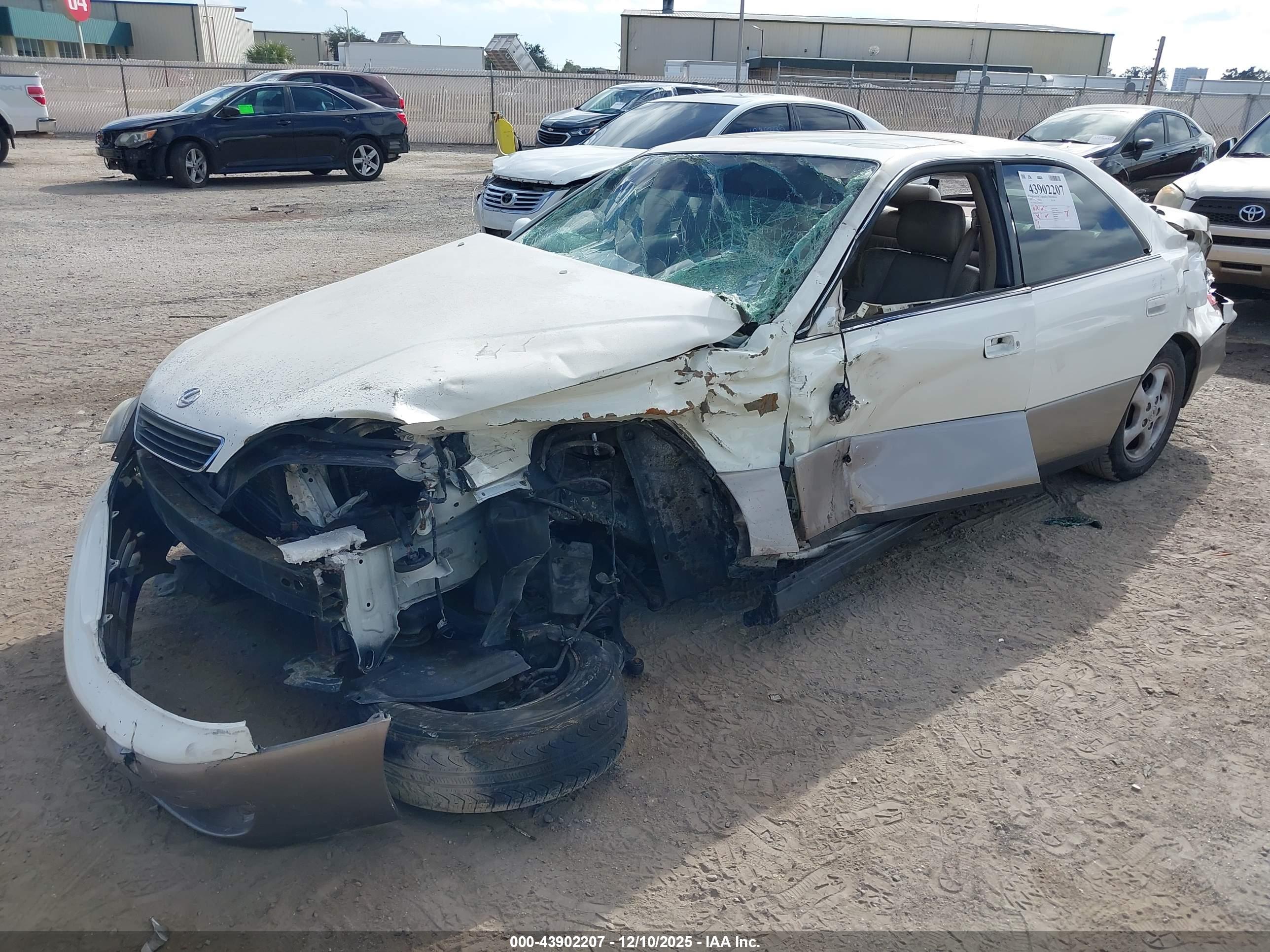 LEXUS ES image 2
