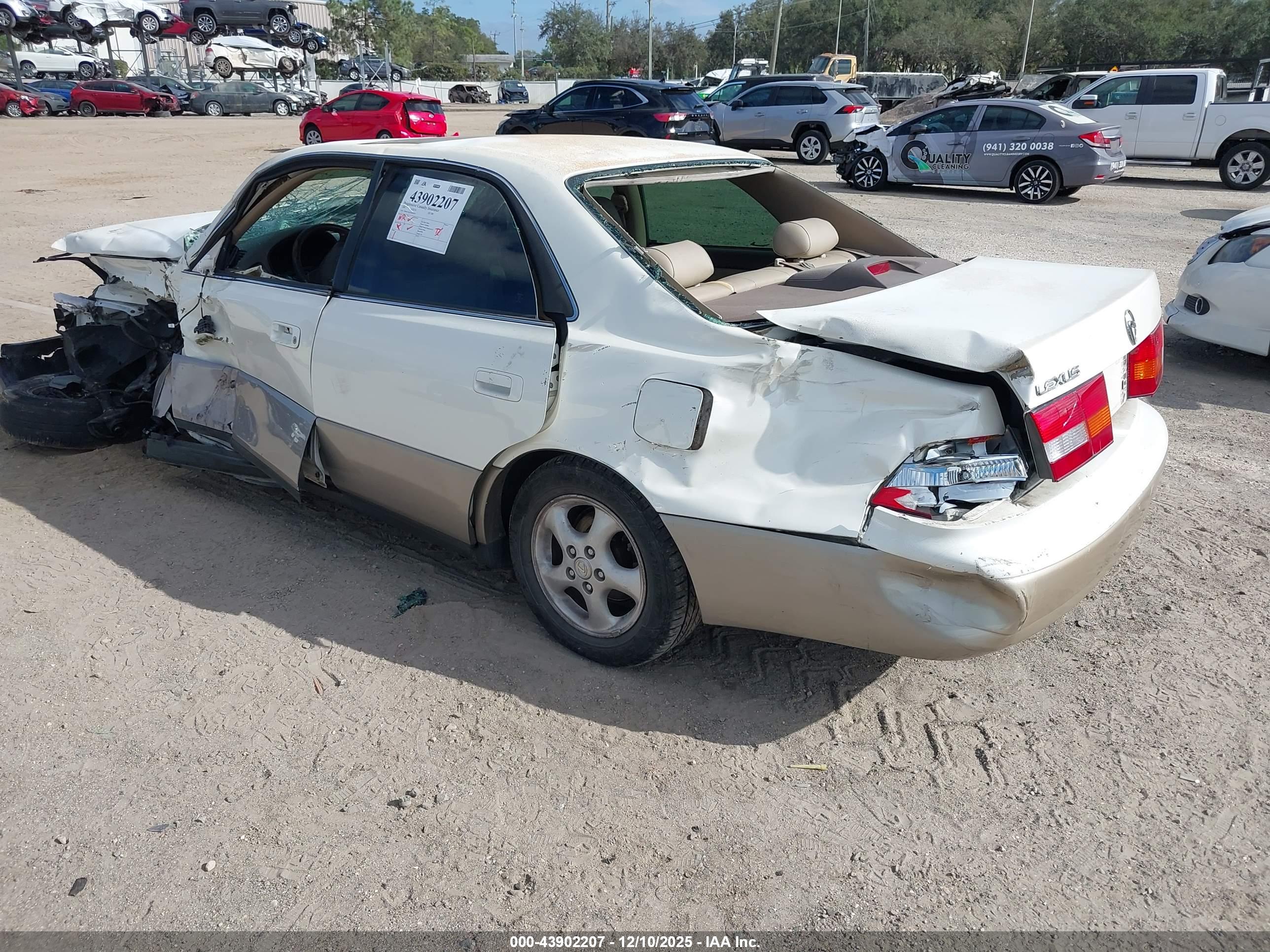 LEXUS ES image 3