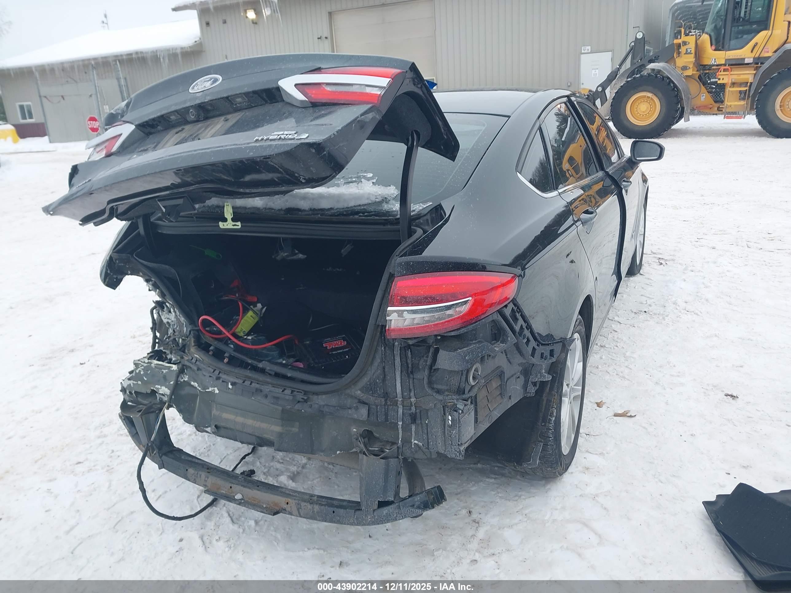 FORD FUSION image 4