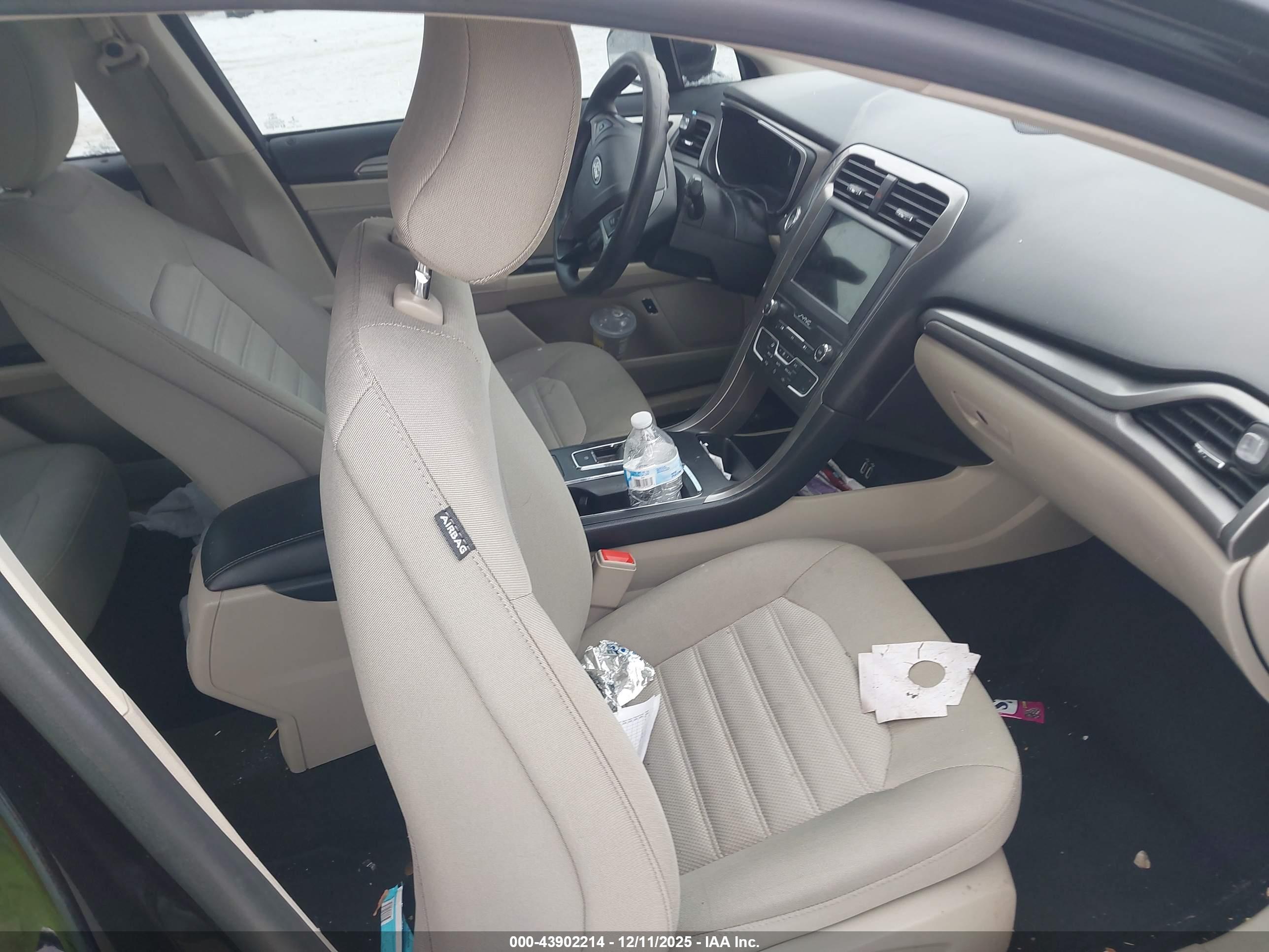 FORD FUSION image 5