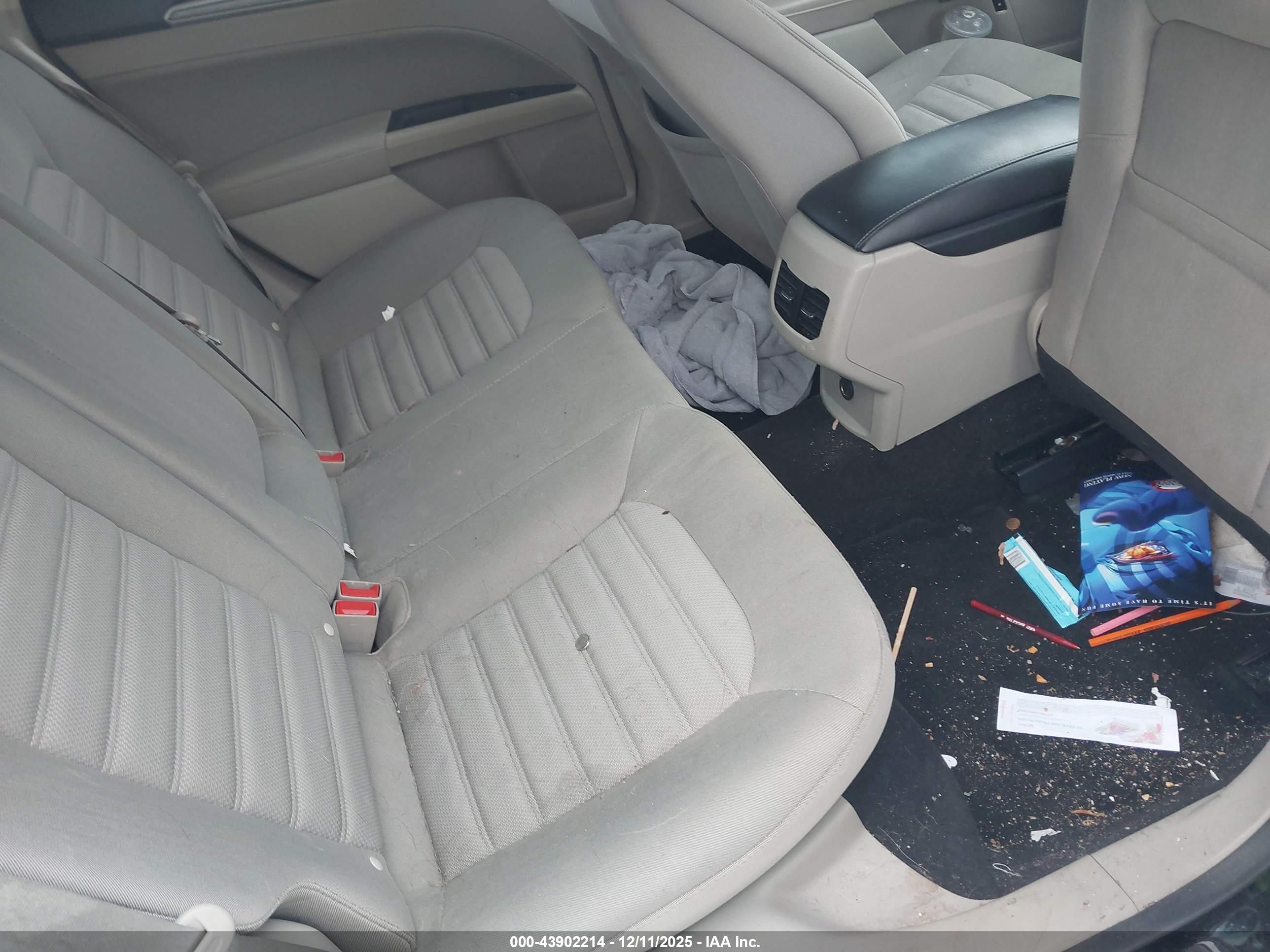FORD FUSION image 8