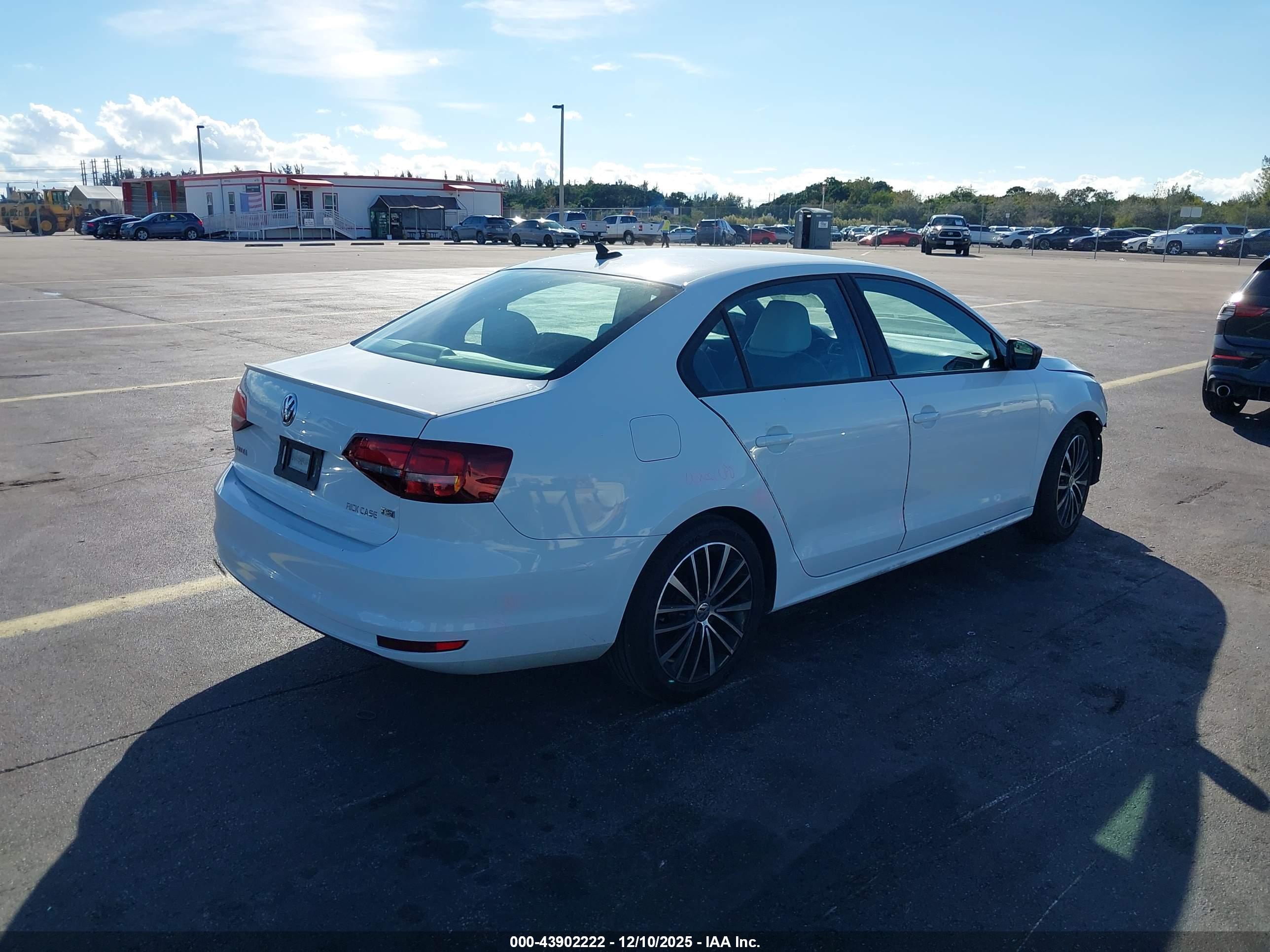 VOLKSWAGEN JETTA image 4