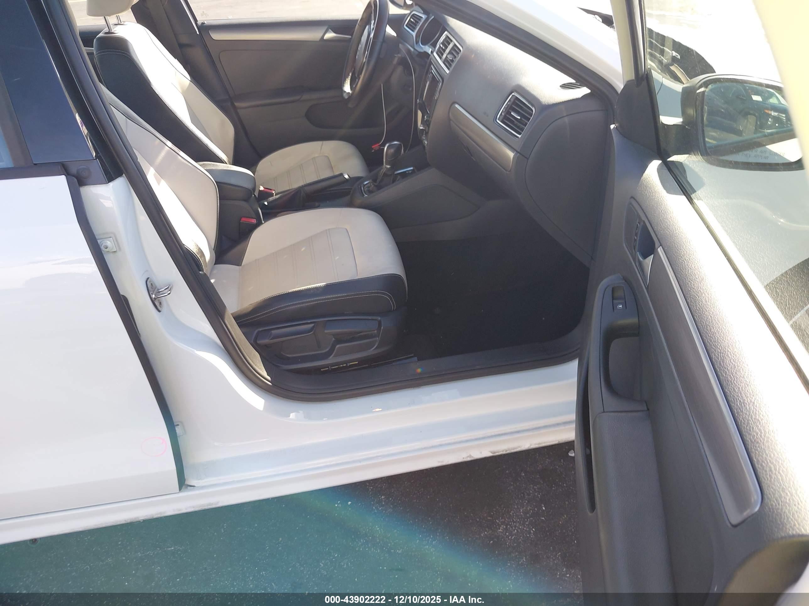 VOLKSWAGEN JETTA image 5