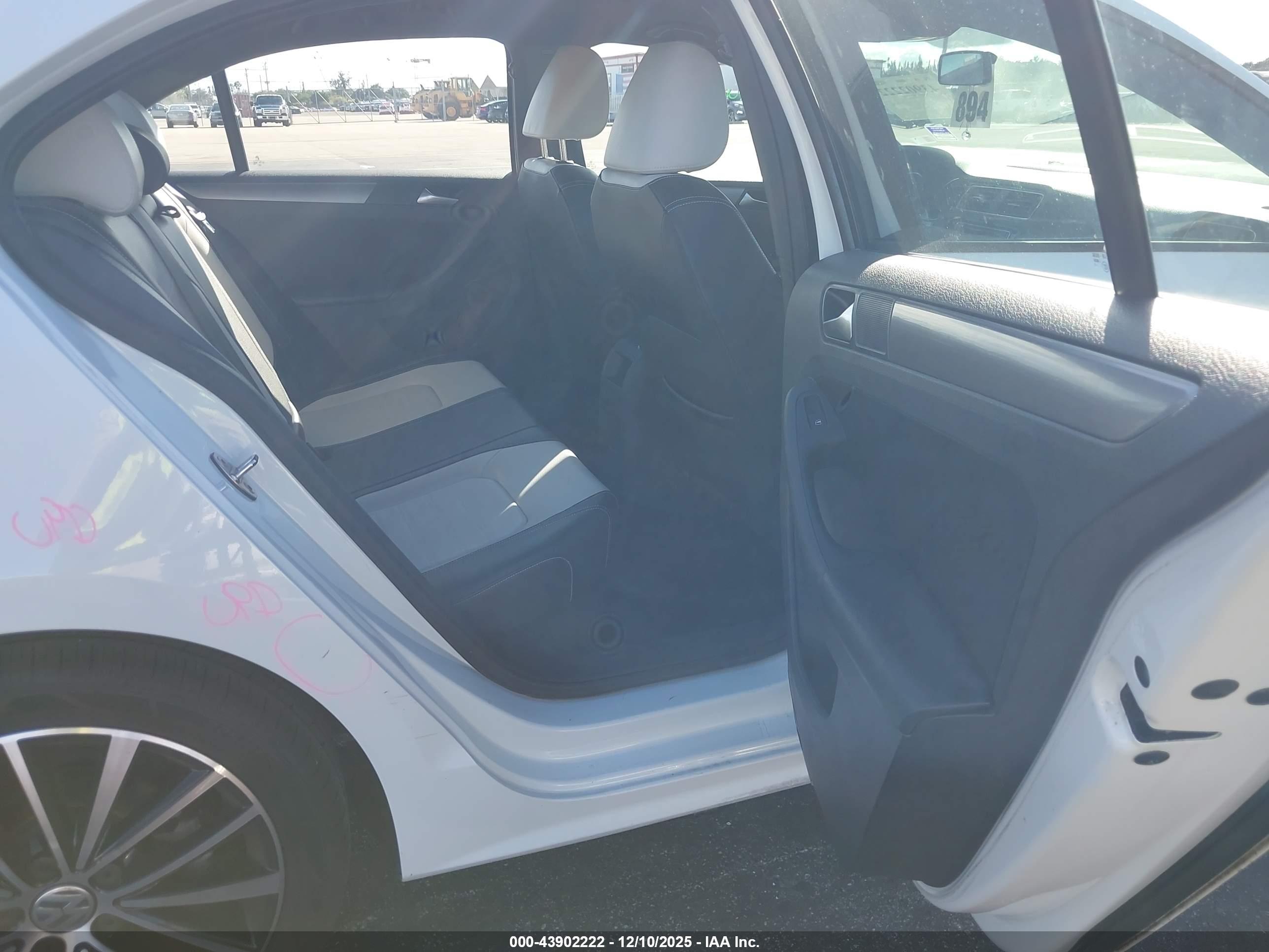 VOLKSWAGEN JETTA image 8