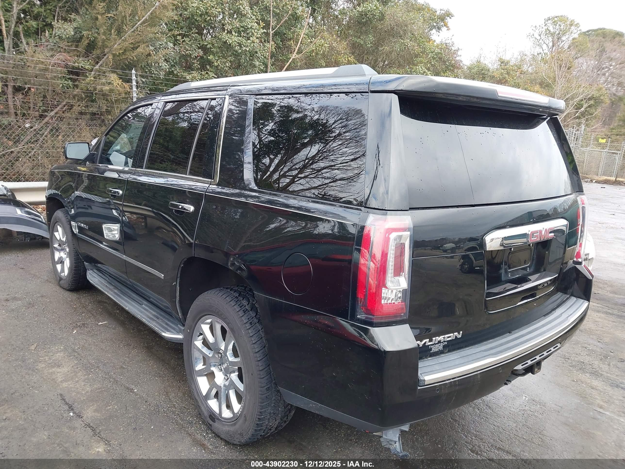 GMC YUKON image 3