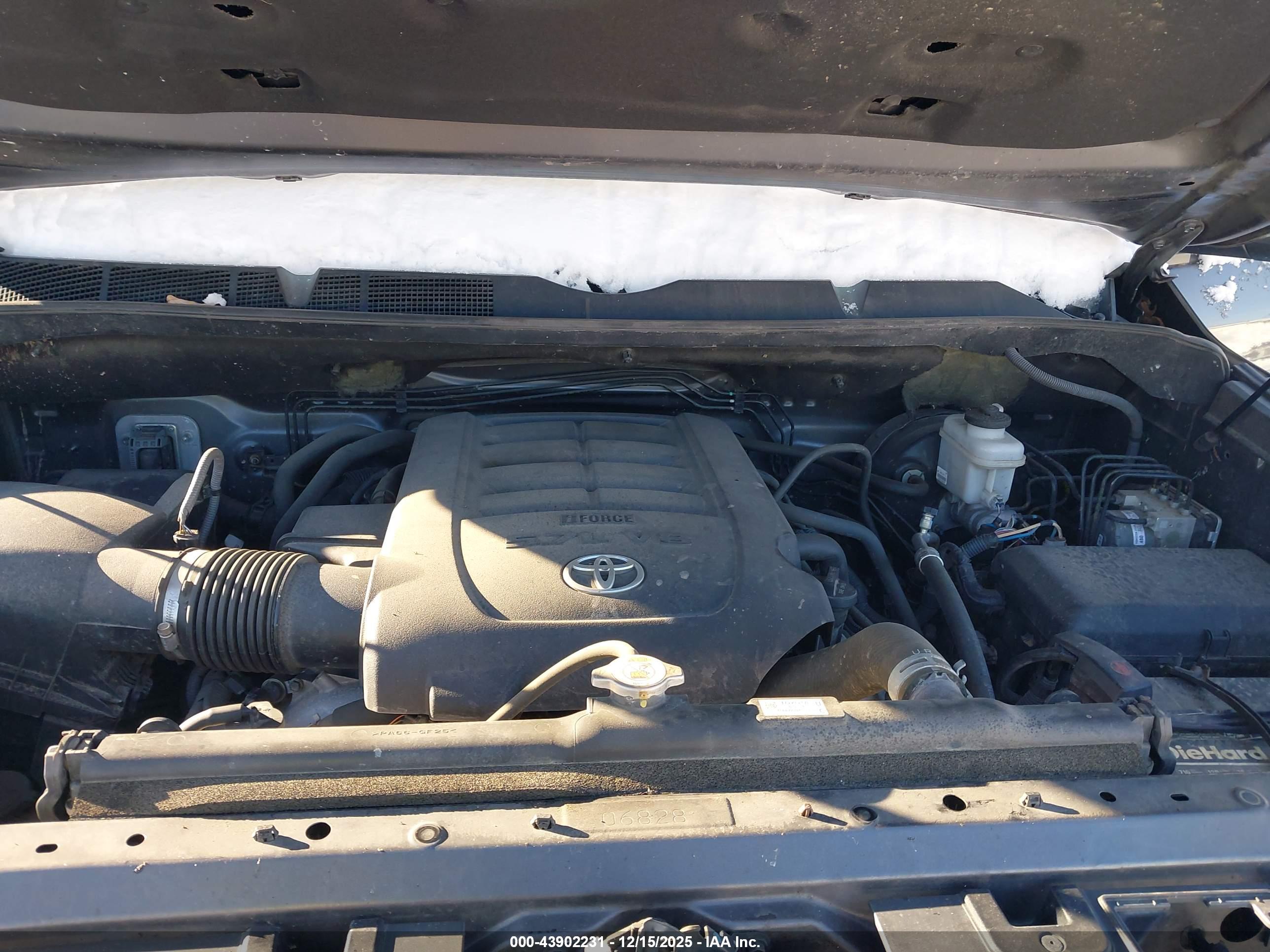 TOYOTA TUNDRA image 10