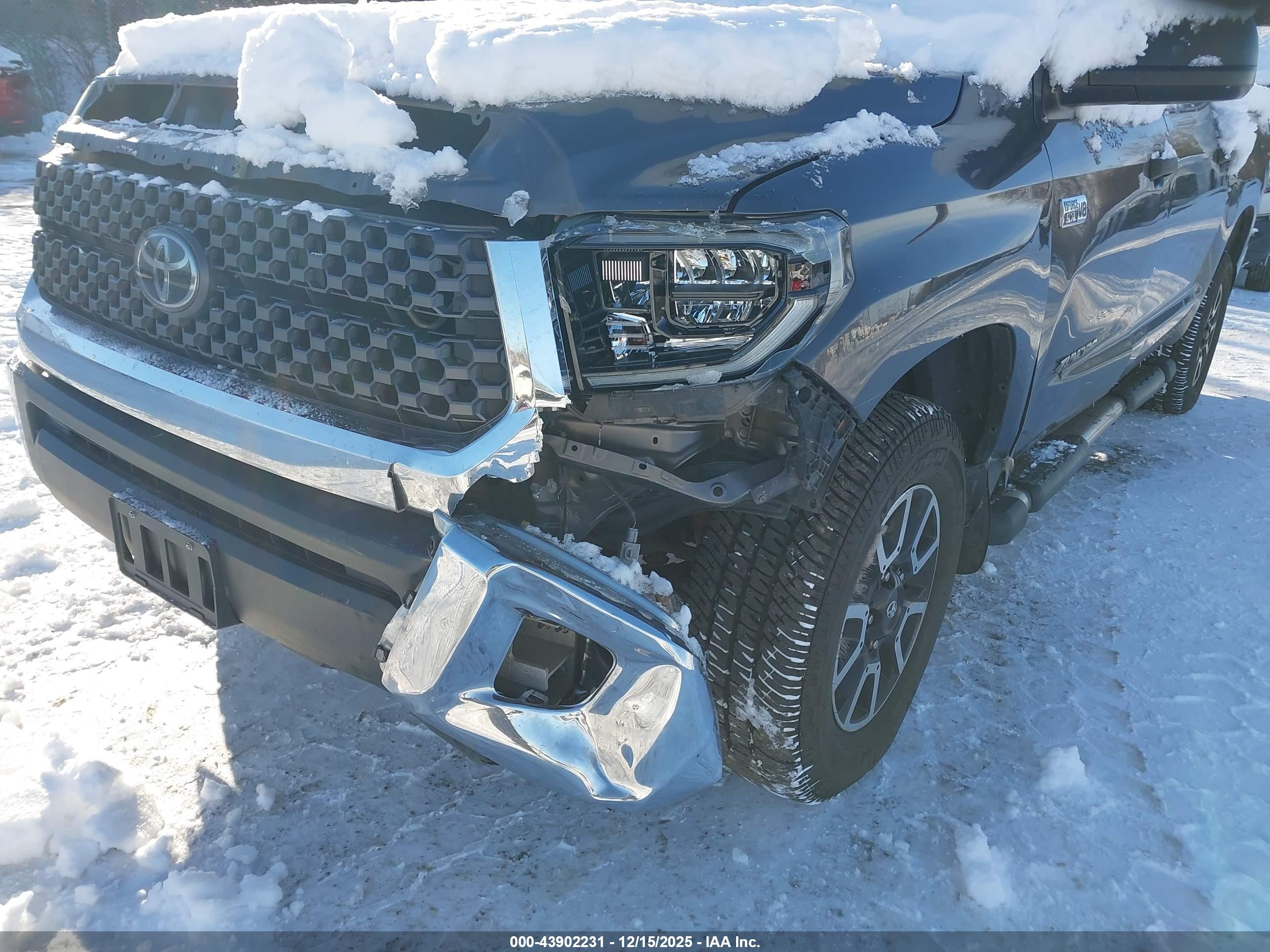 TOYOTA TUNDRA image 6