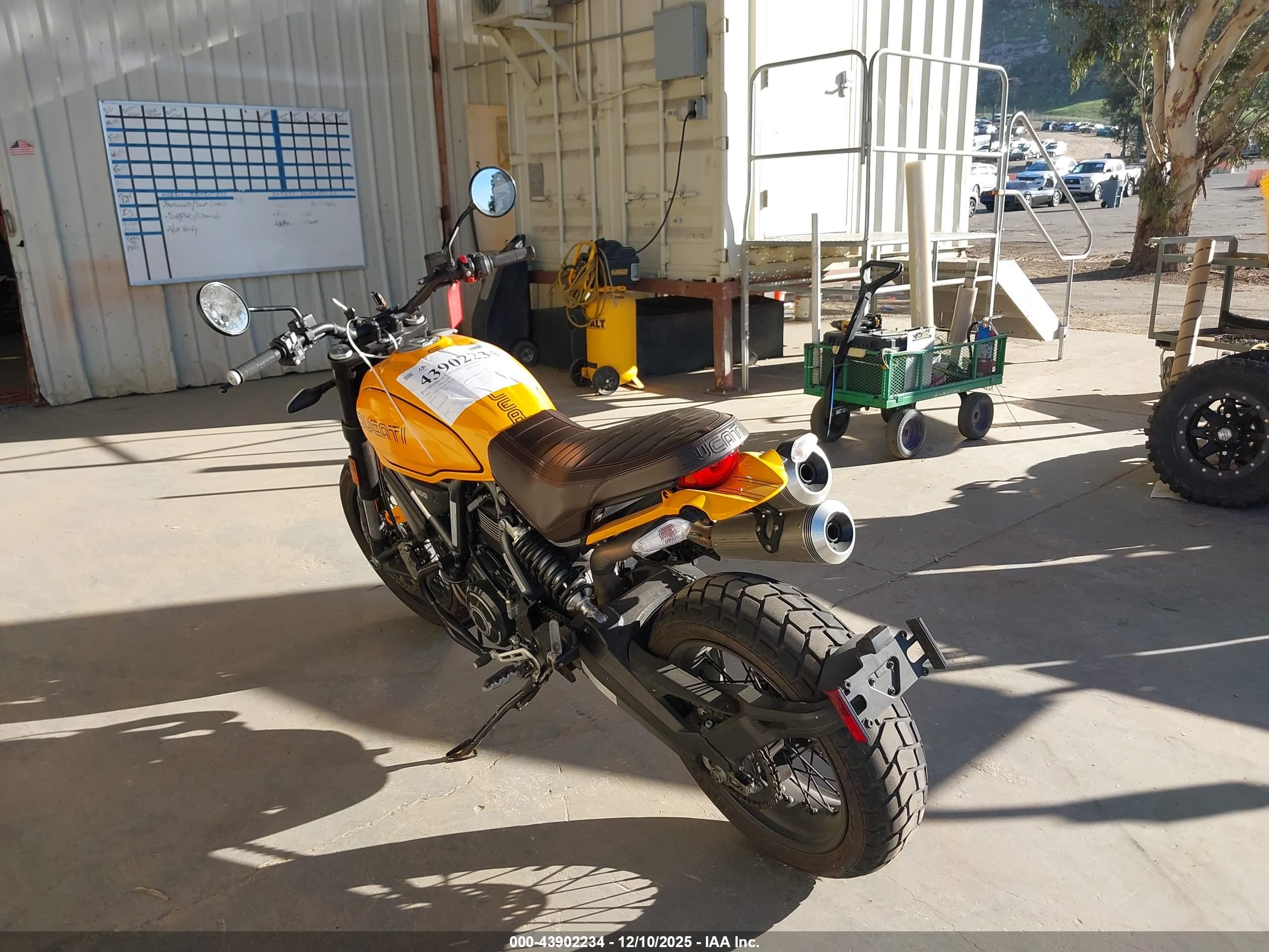 DUCATI SCRAMBLER image 3
