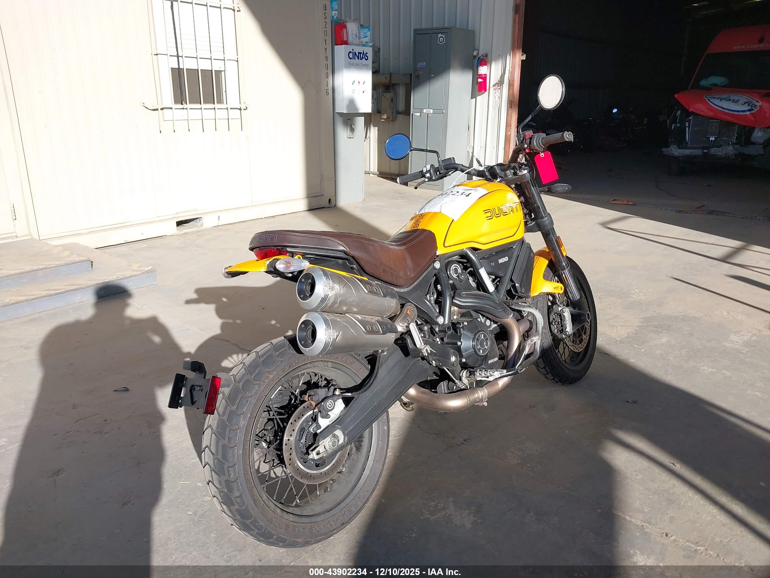 DUCATI SCRAMBLER image 4
