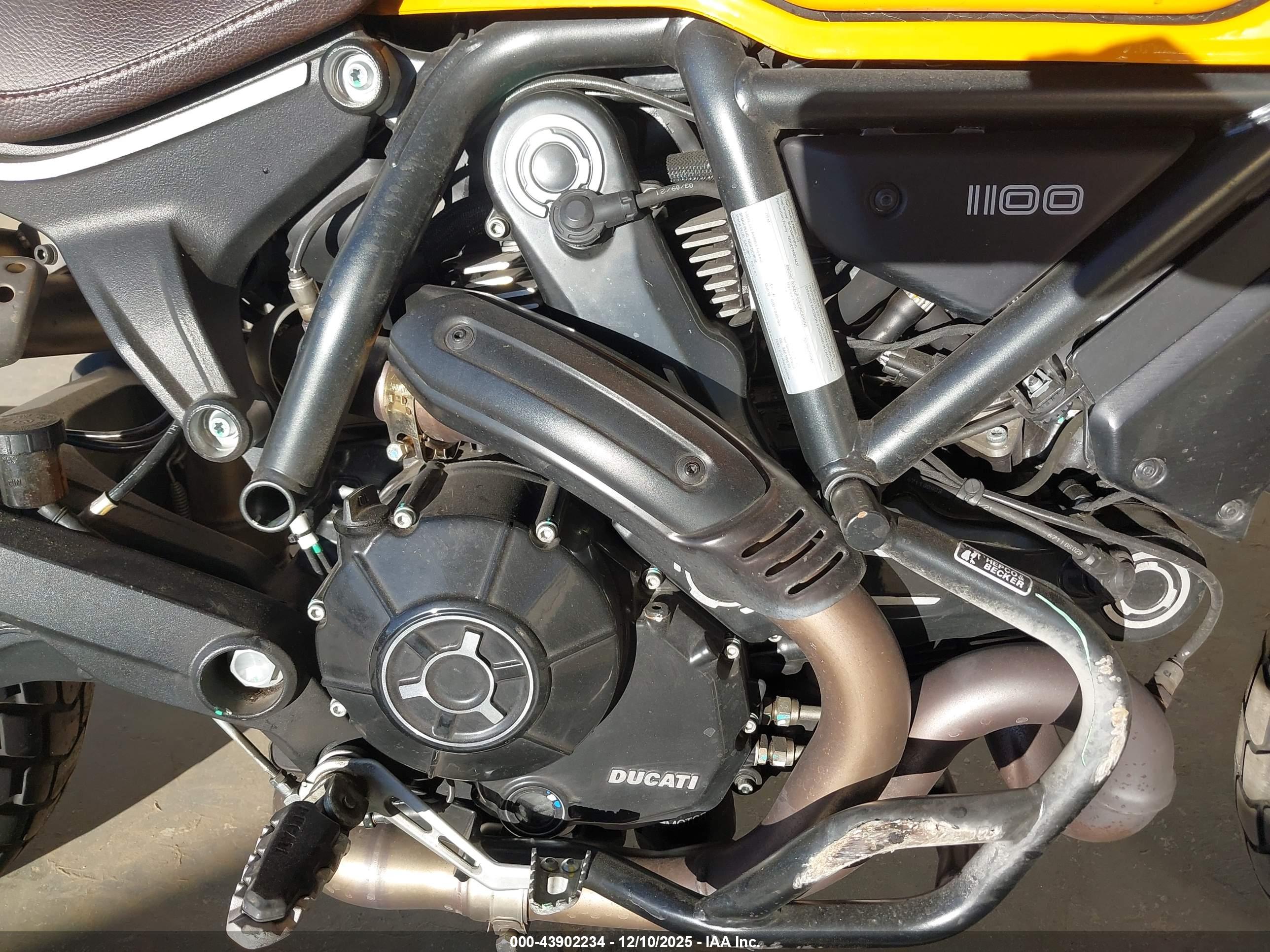 DUCATI SCRAMBLER image 8