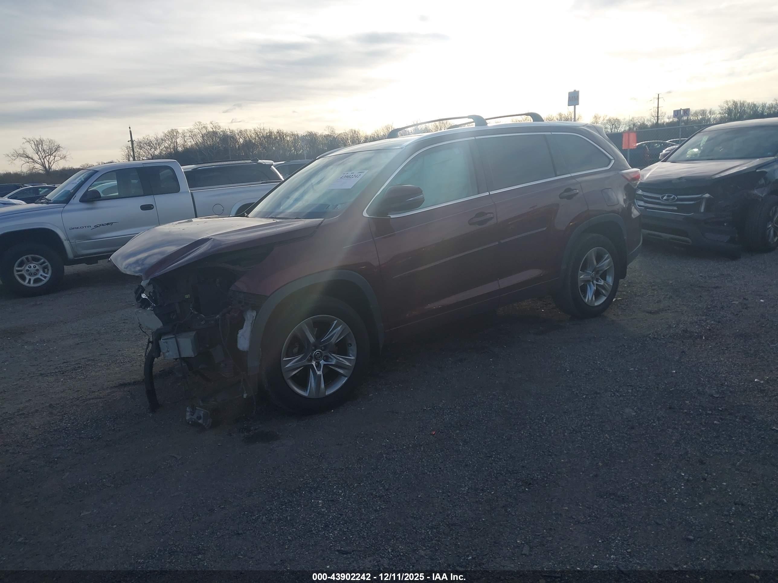TOYOTA HIGHLANDER image 2