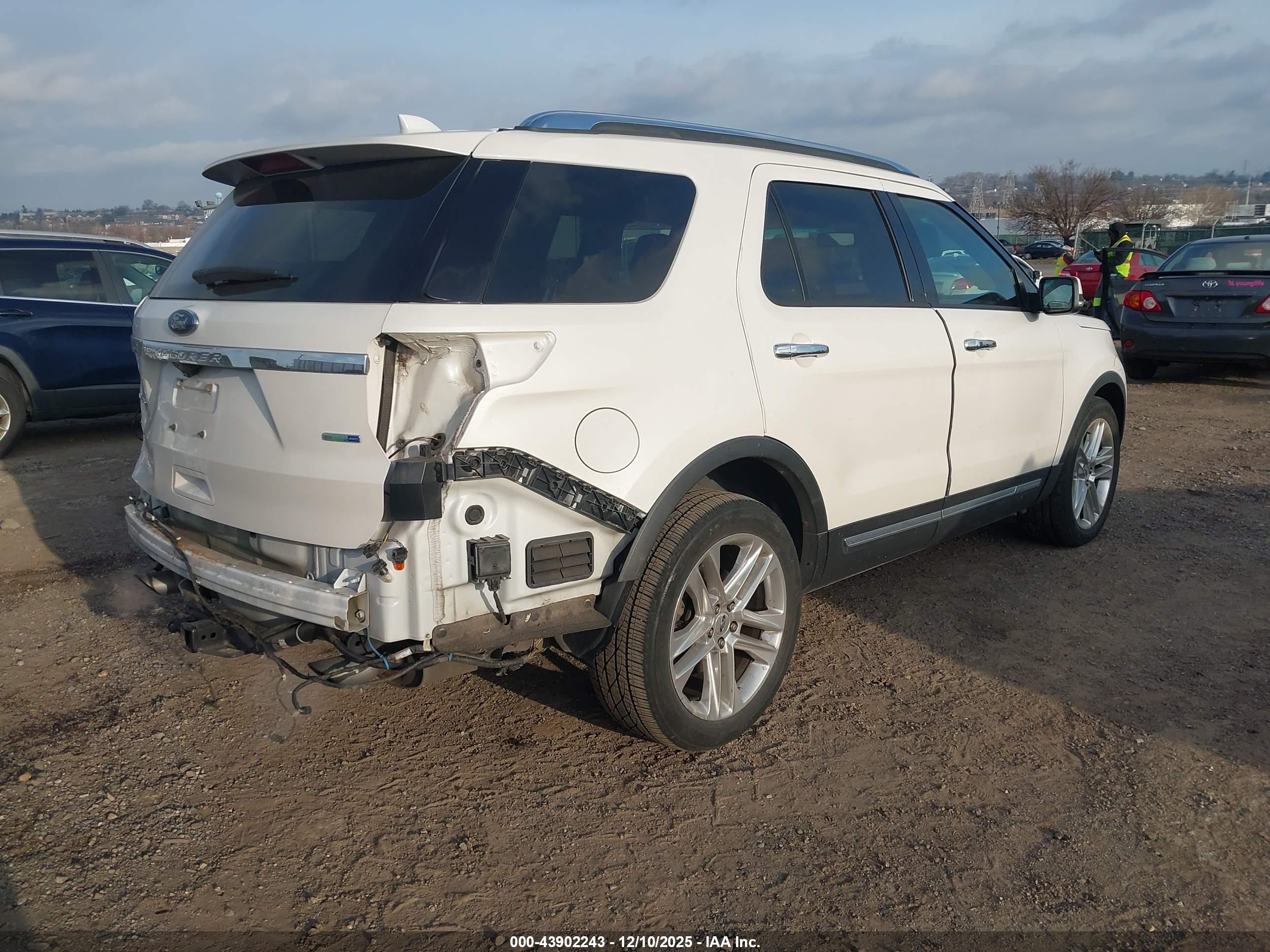 FORD EXPLORER image 4