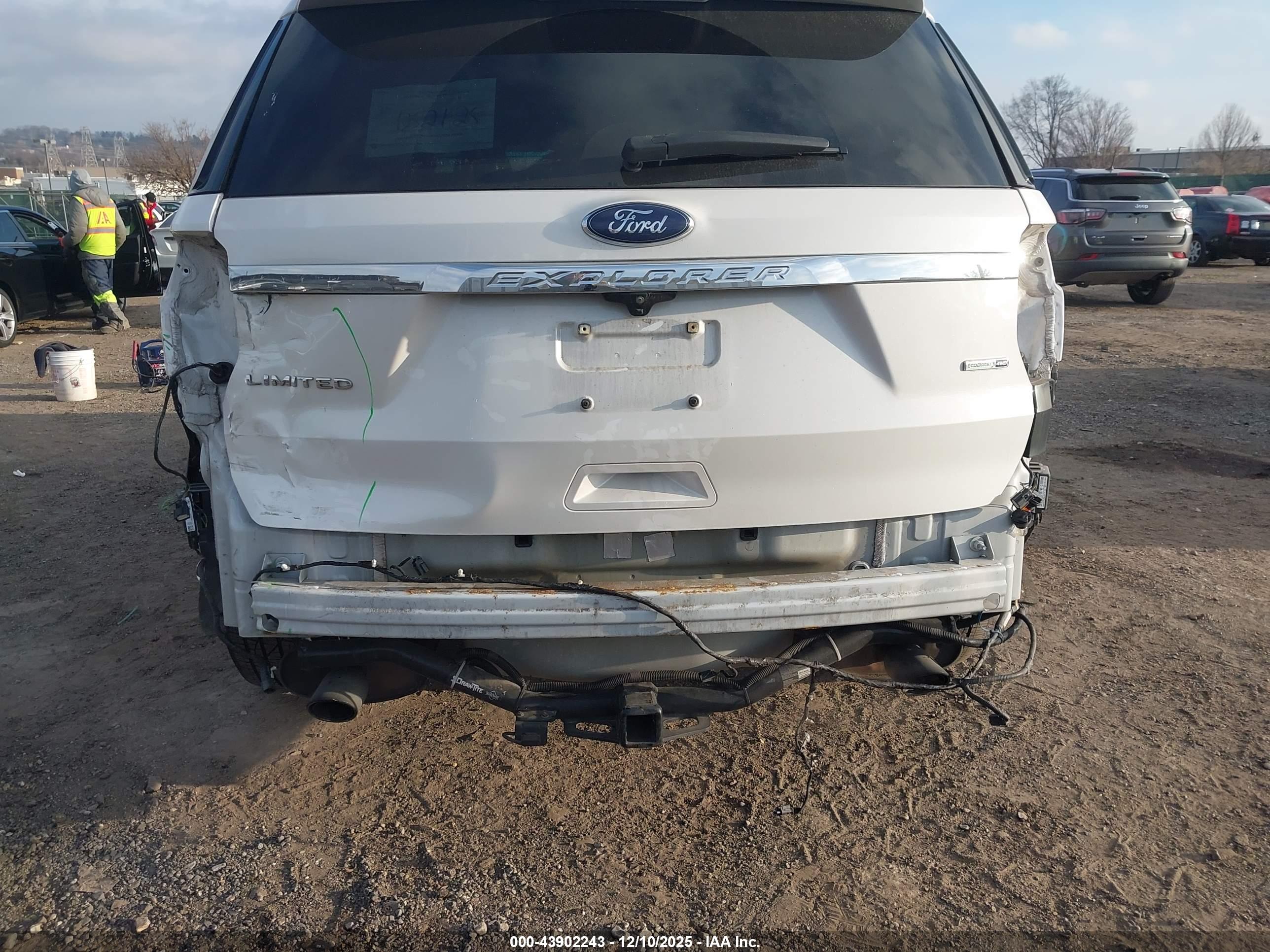 FORD EXPLORER image 6