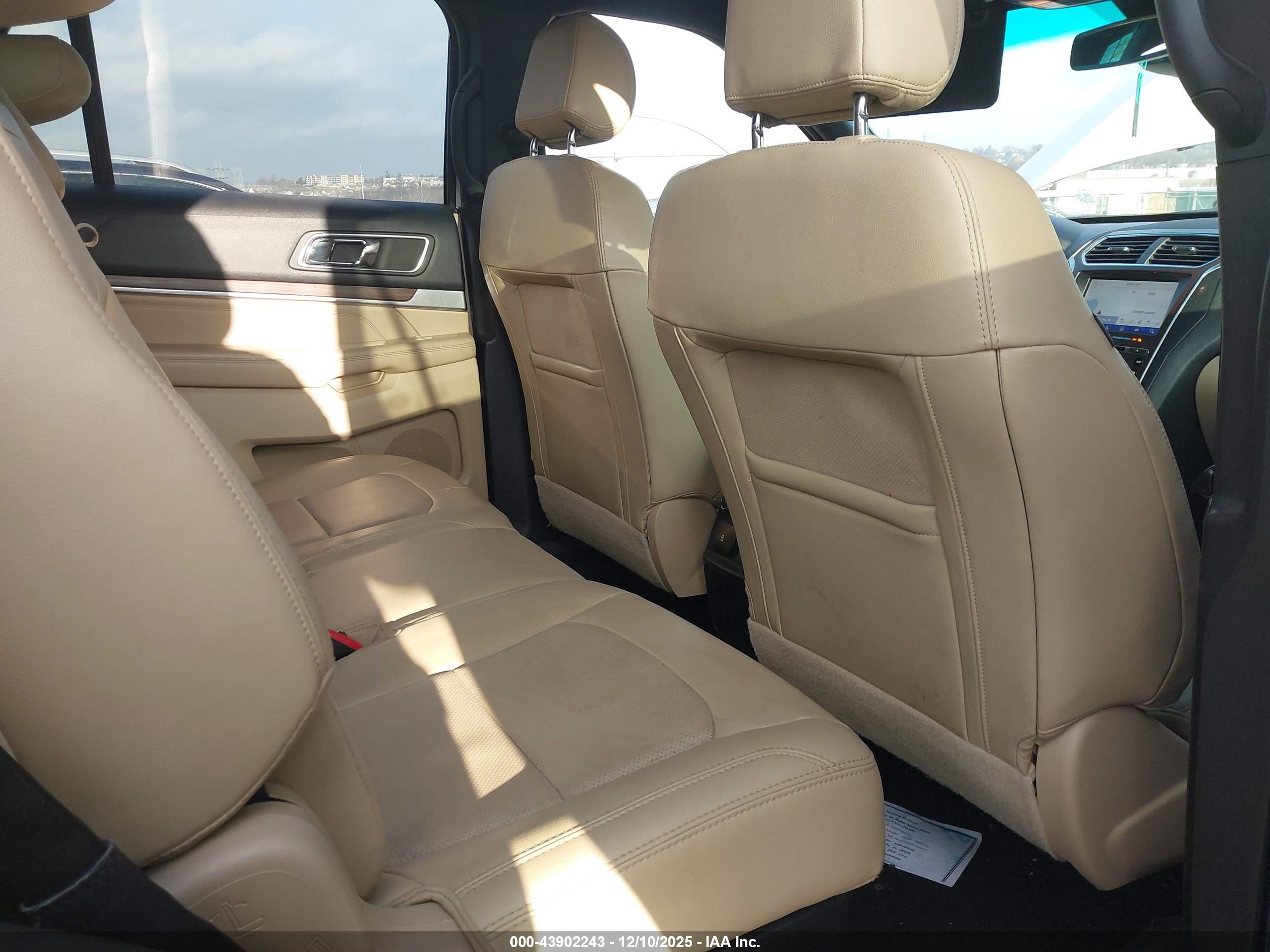 FORD EXPLORER image 8