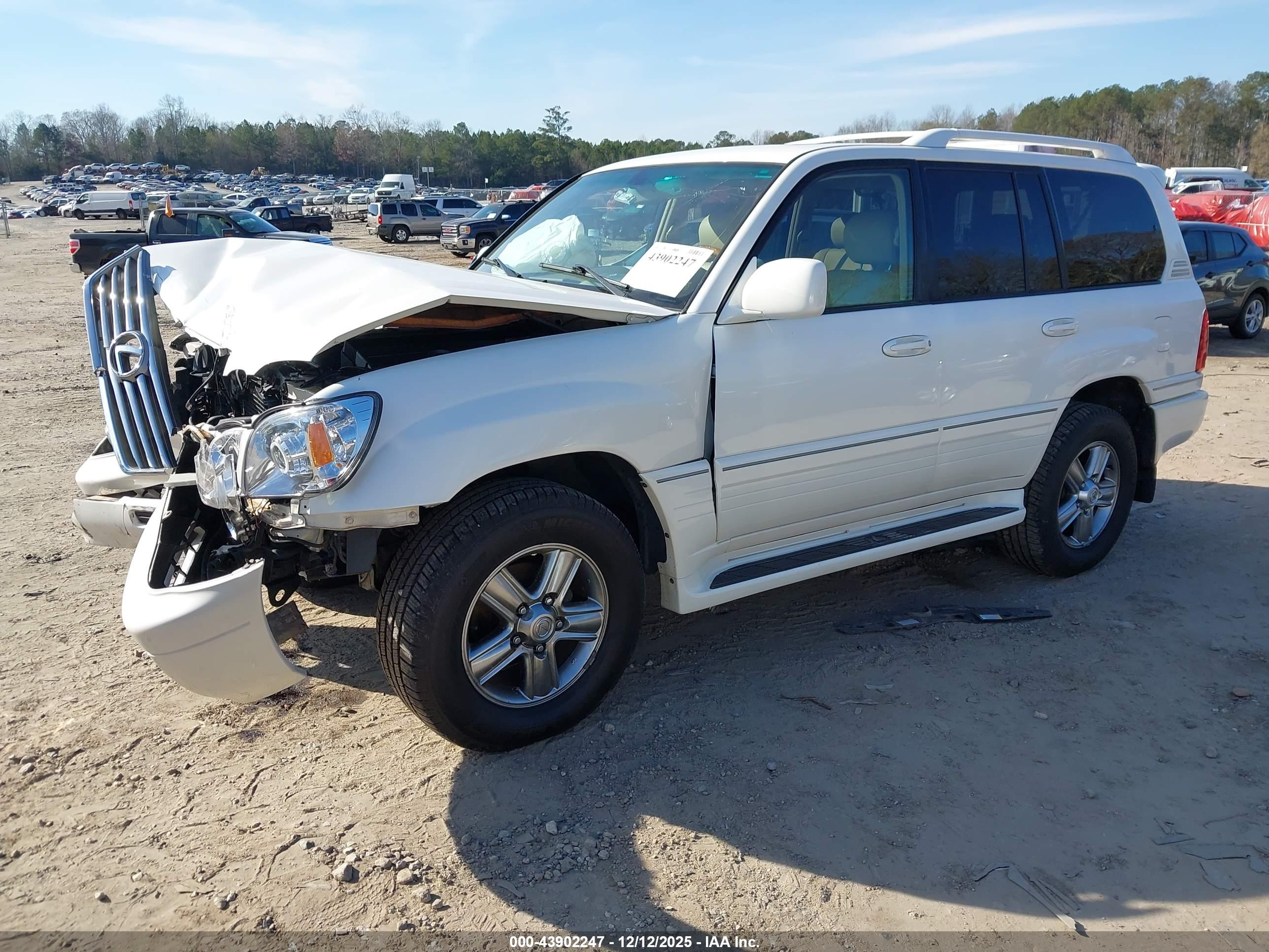 LEXUS LX image 2
