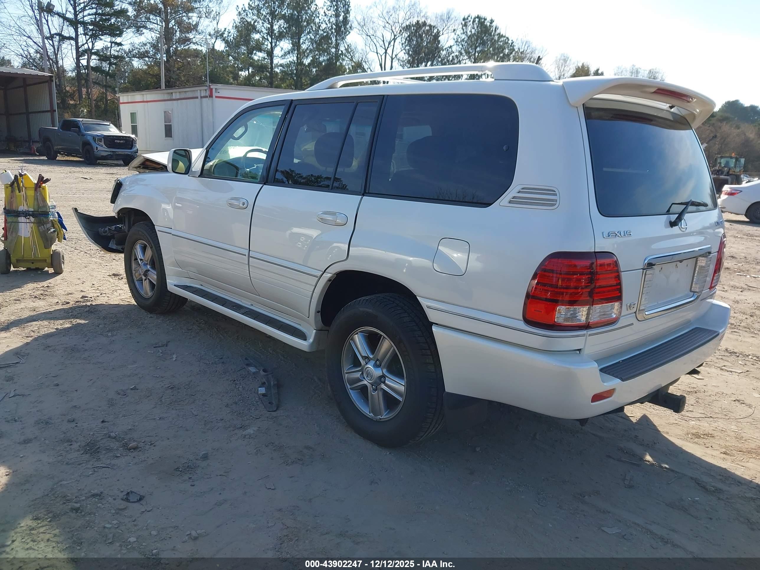 LEXUS LX image 3