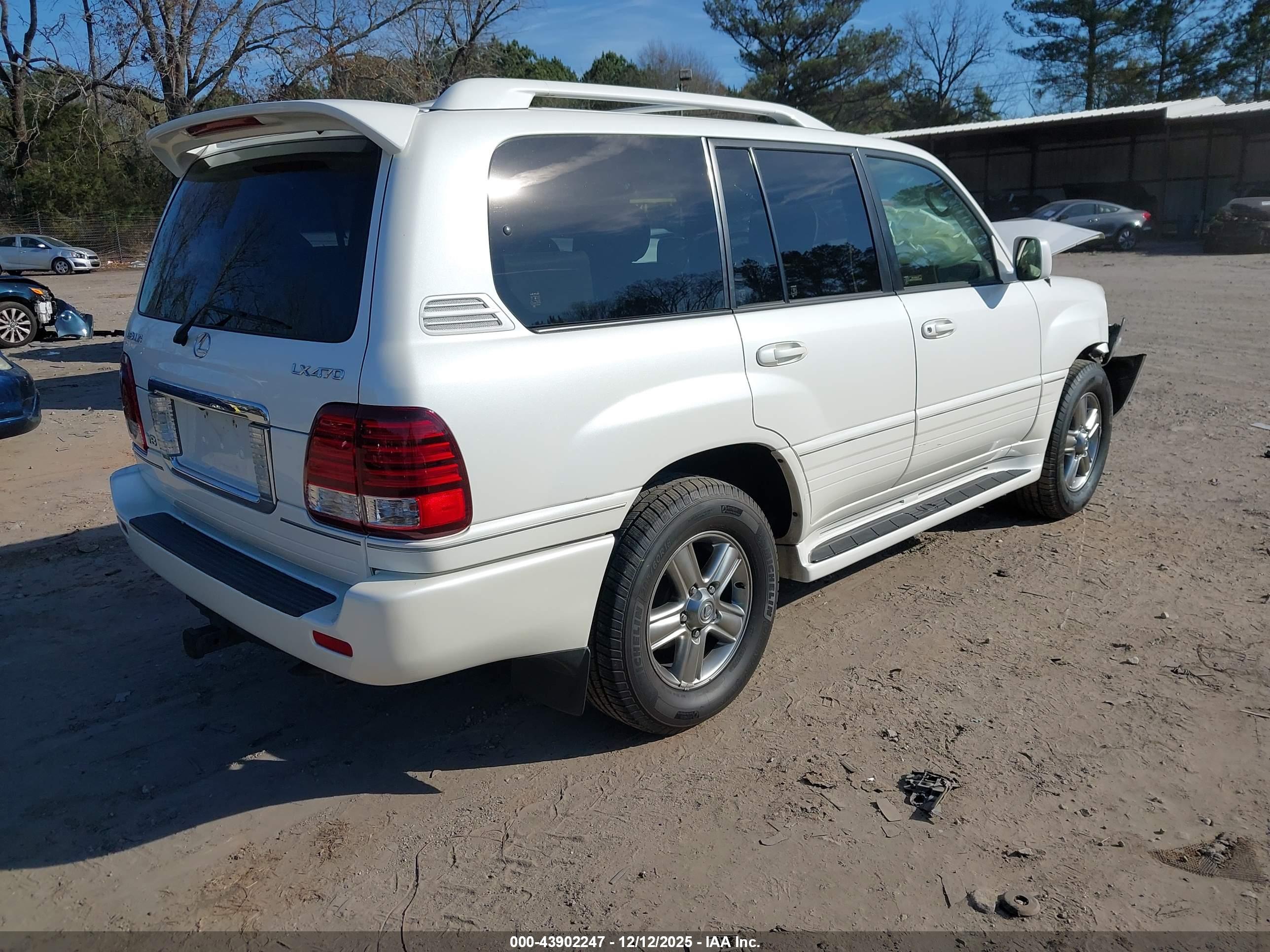 LEXUS LX image 4