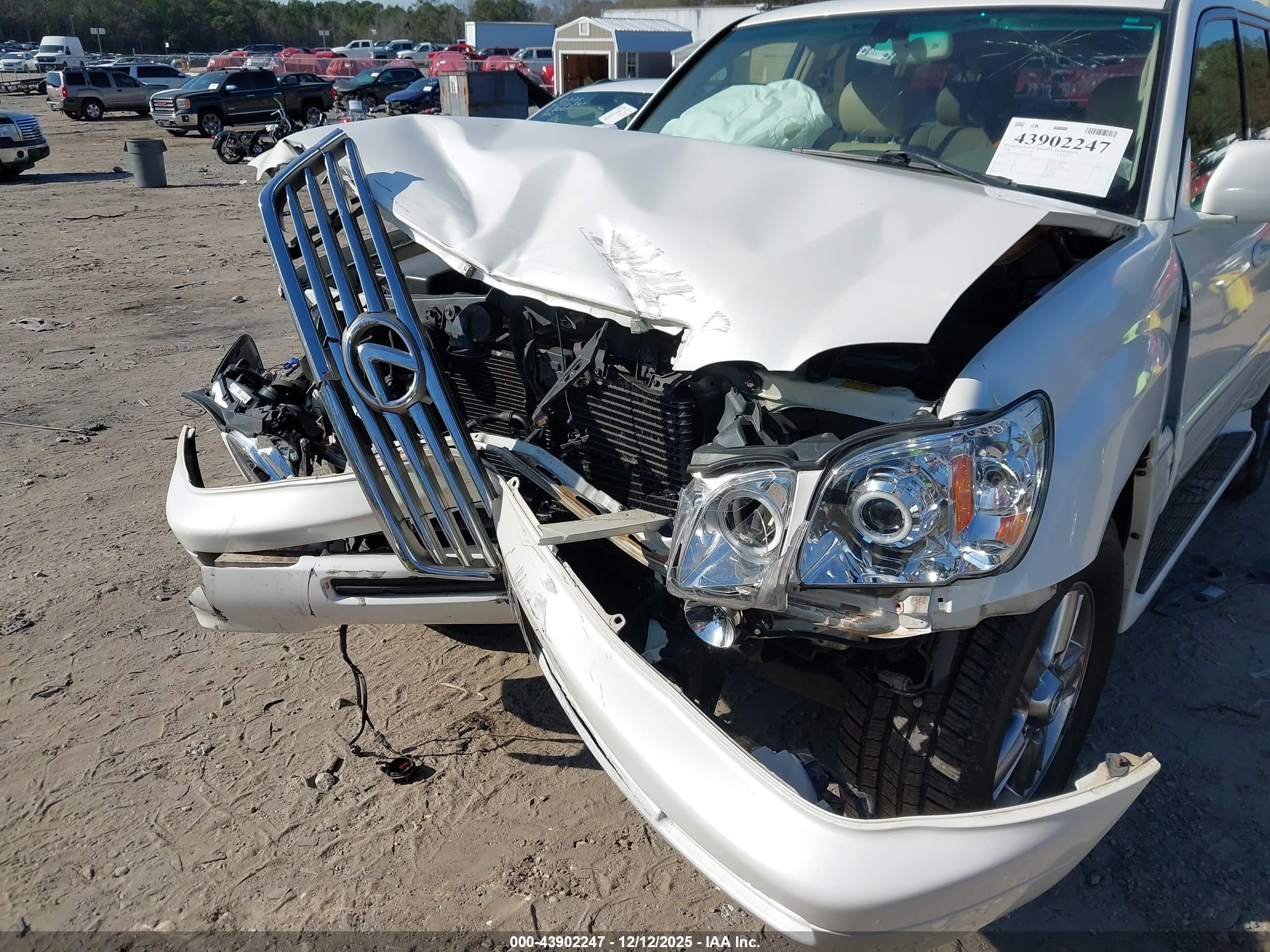 LEXUS LX image 6