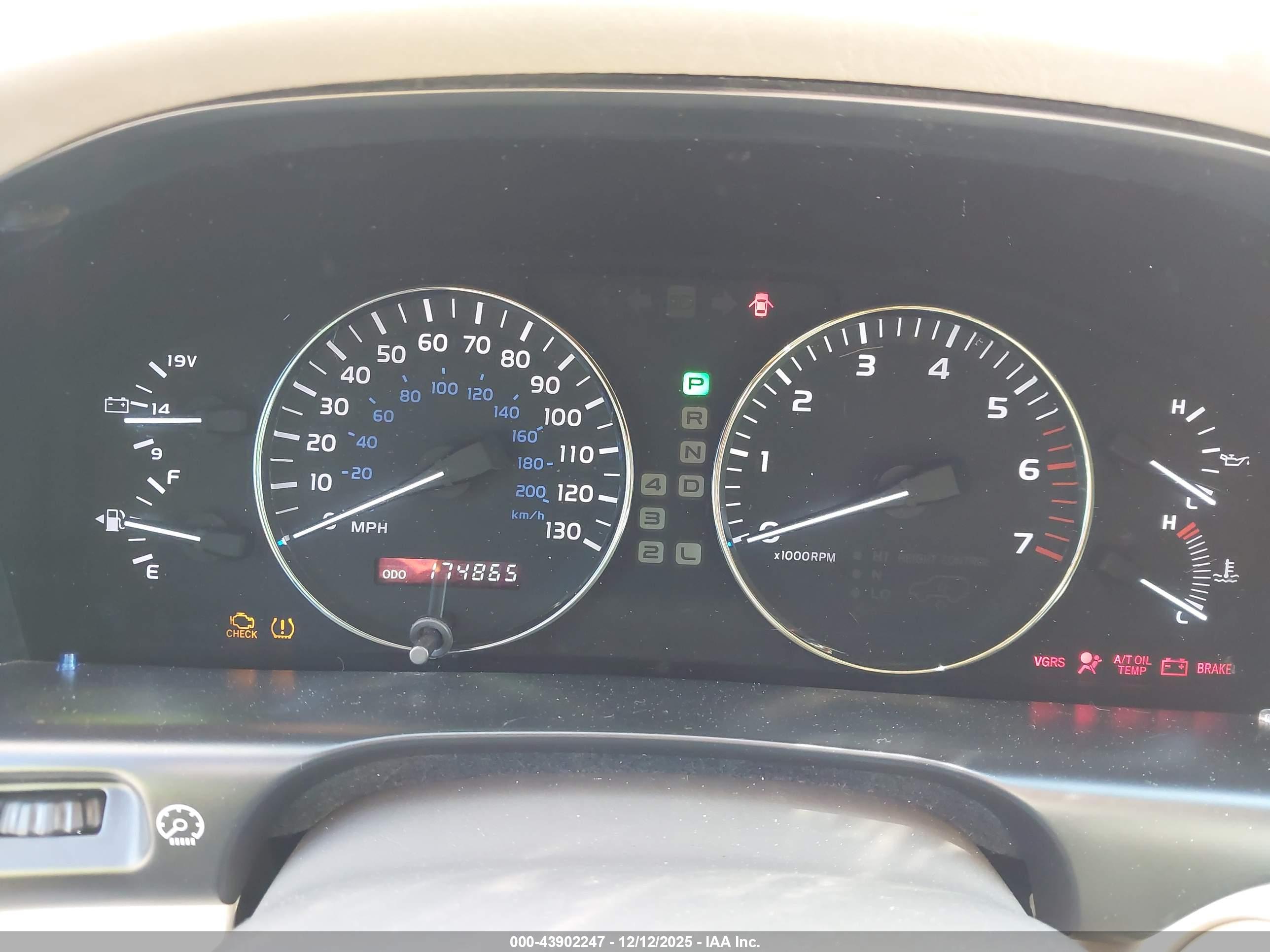 LEXUS LX image 7