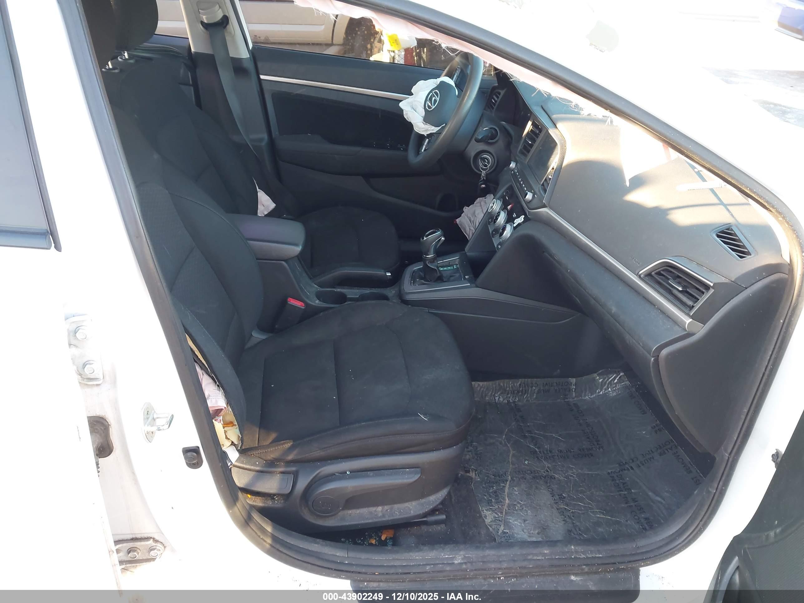HYUNDAI ELANTRA image 5