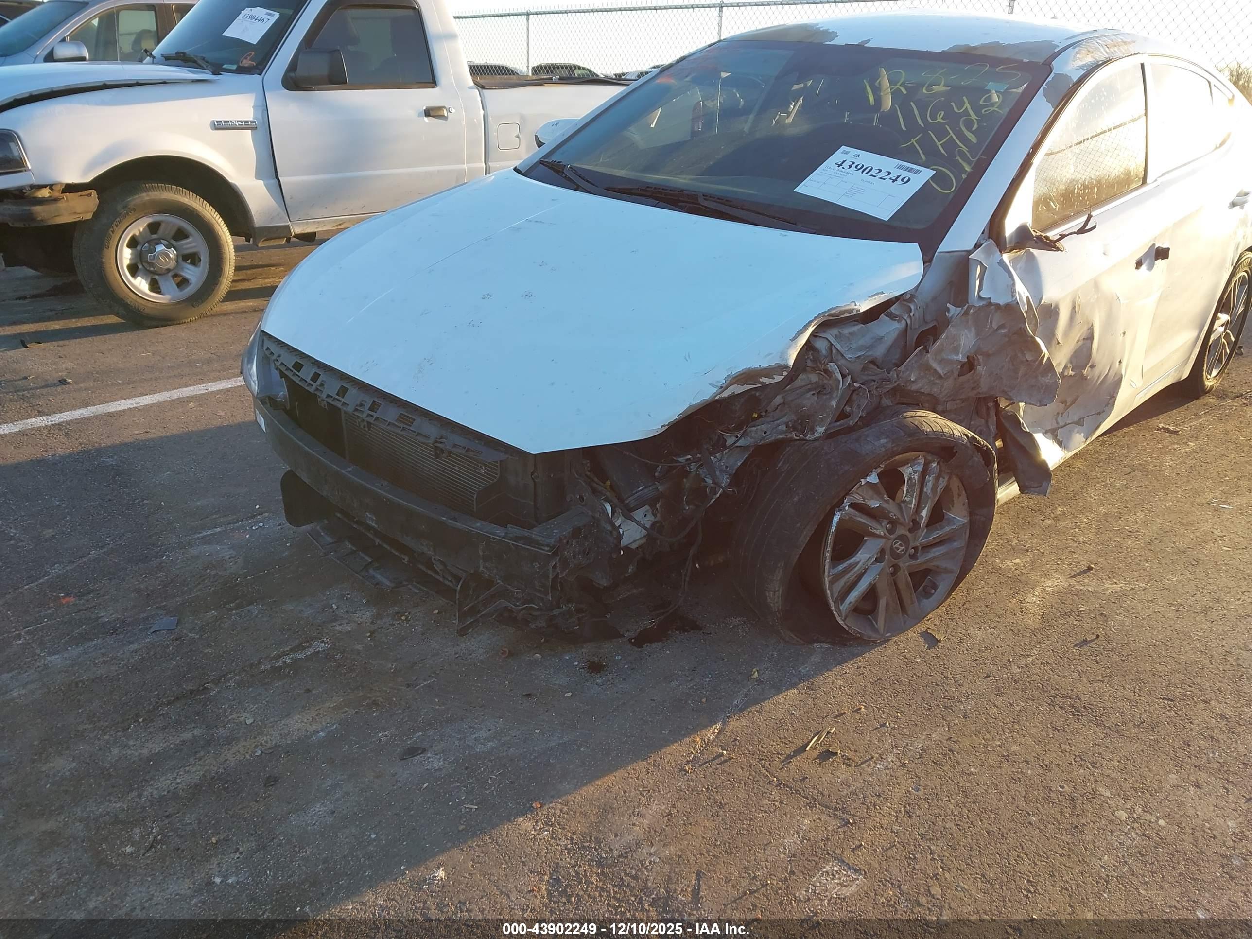 HYUNDAI ELANTRA image 6