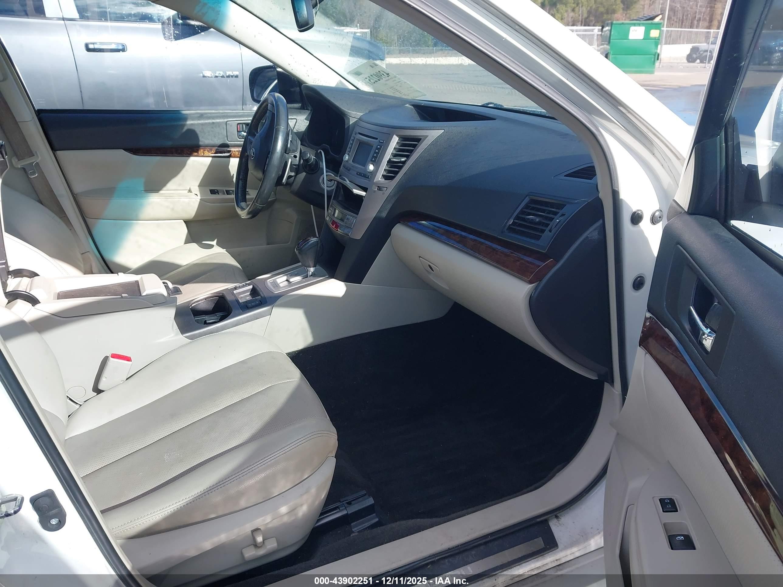 SUBARU LEGACY image 5