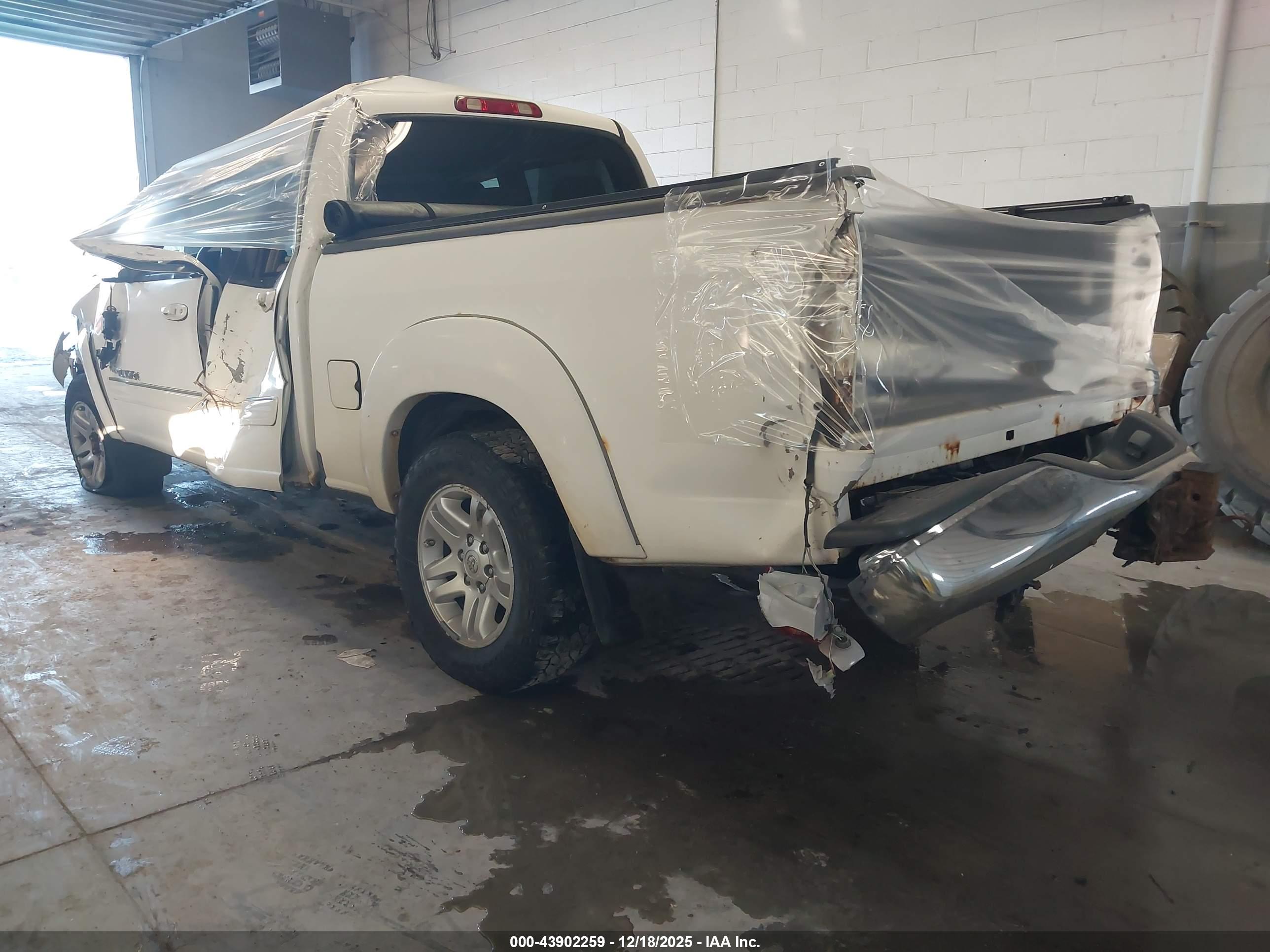 TOYOTA TUNDRA image 3