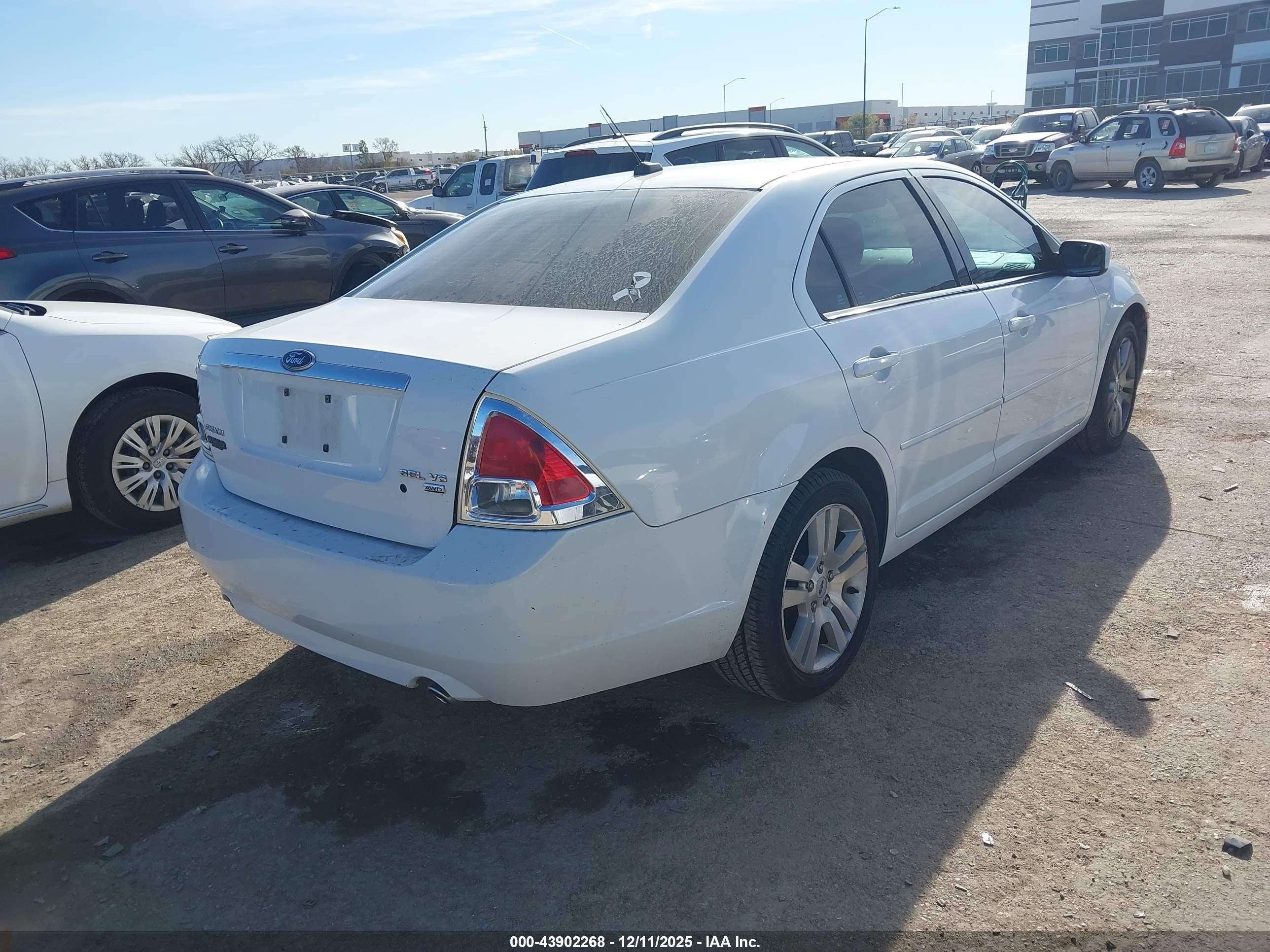 FORD FUSION image 4