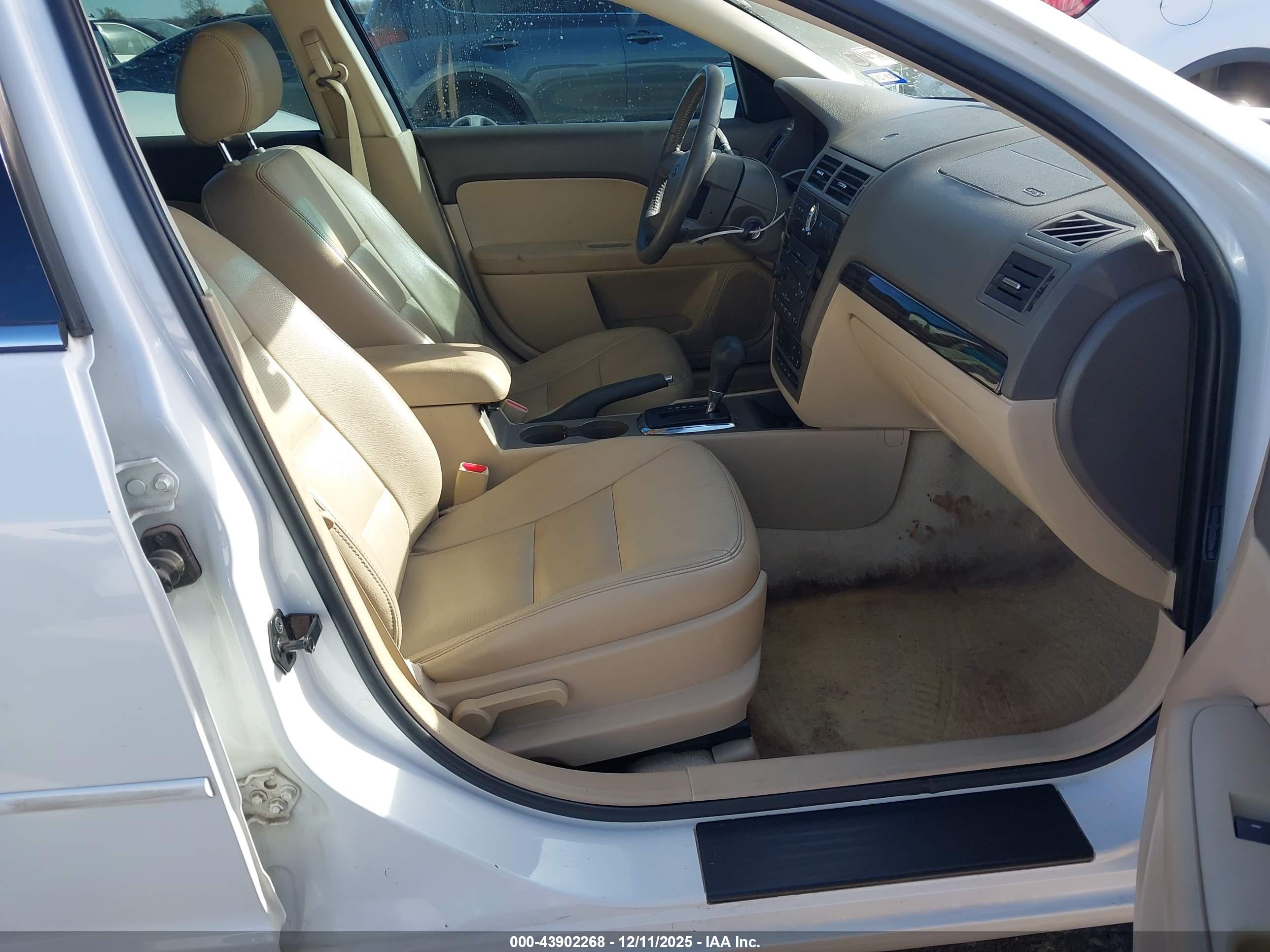 FORD FUSION image 5