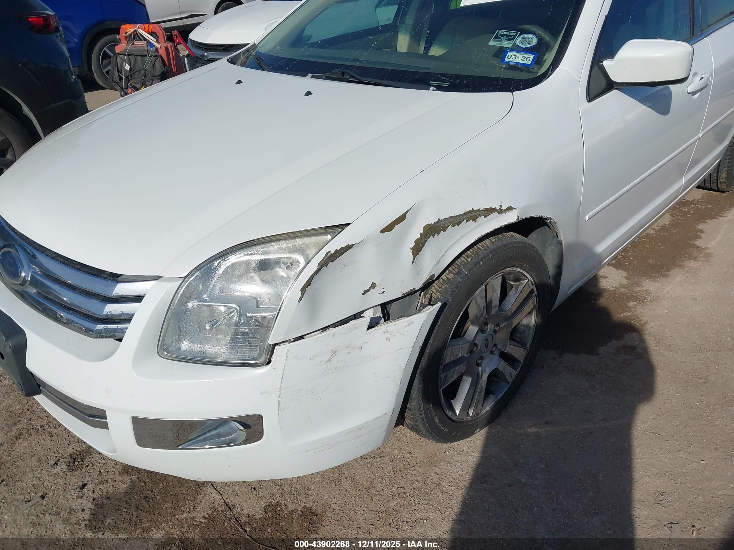 FORD FUSION image 6