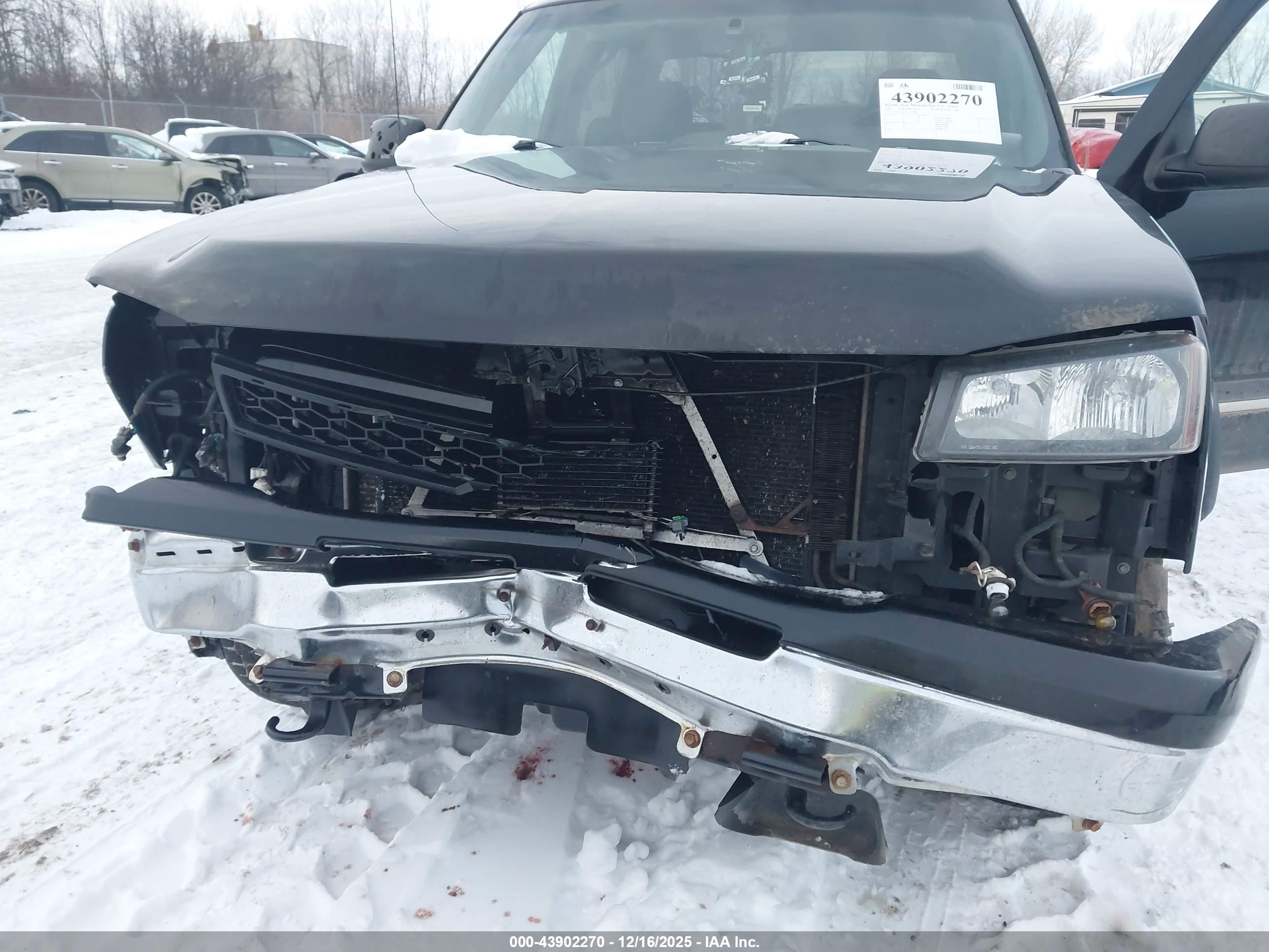 CHEVROLET SILVERADO image 6