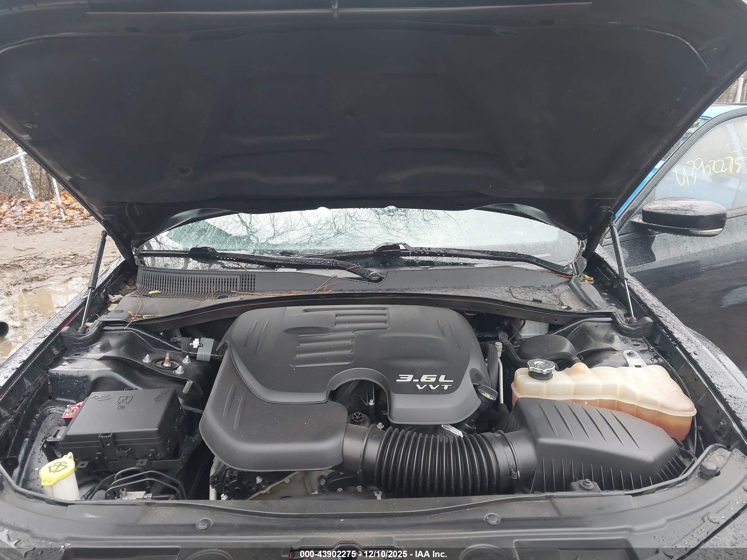 CHRYSLER 300 image 10