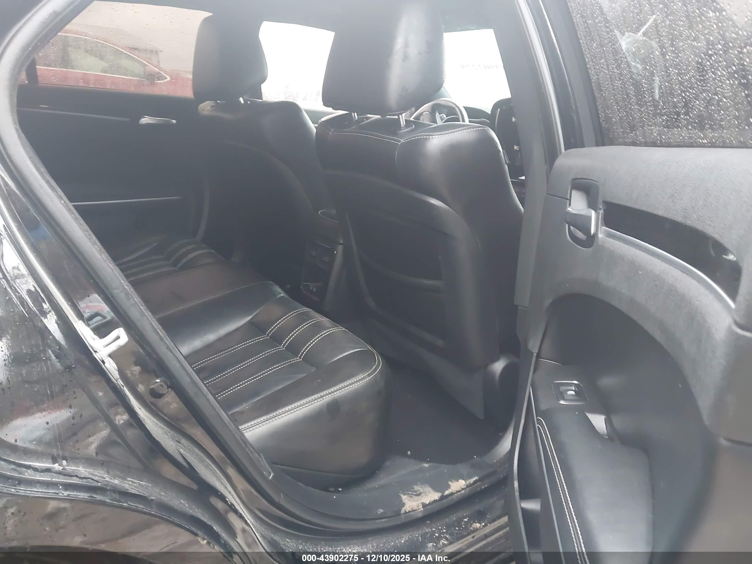 CHRYSLER 300 image 8