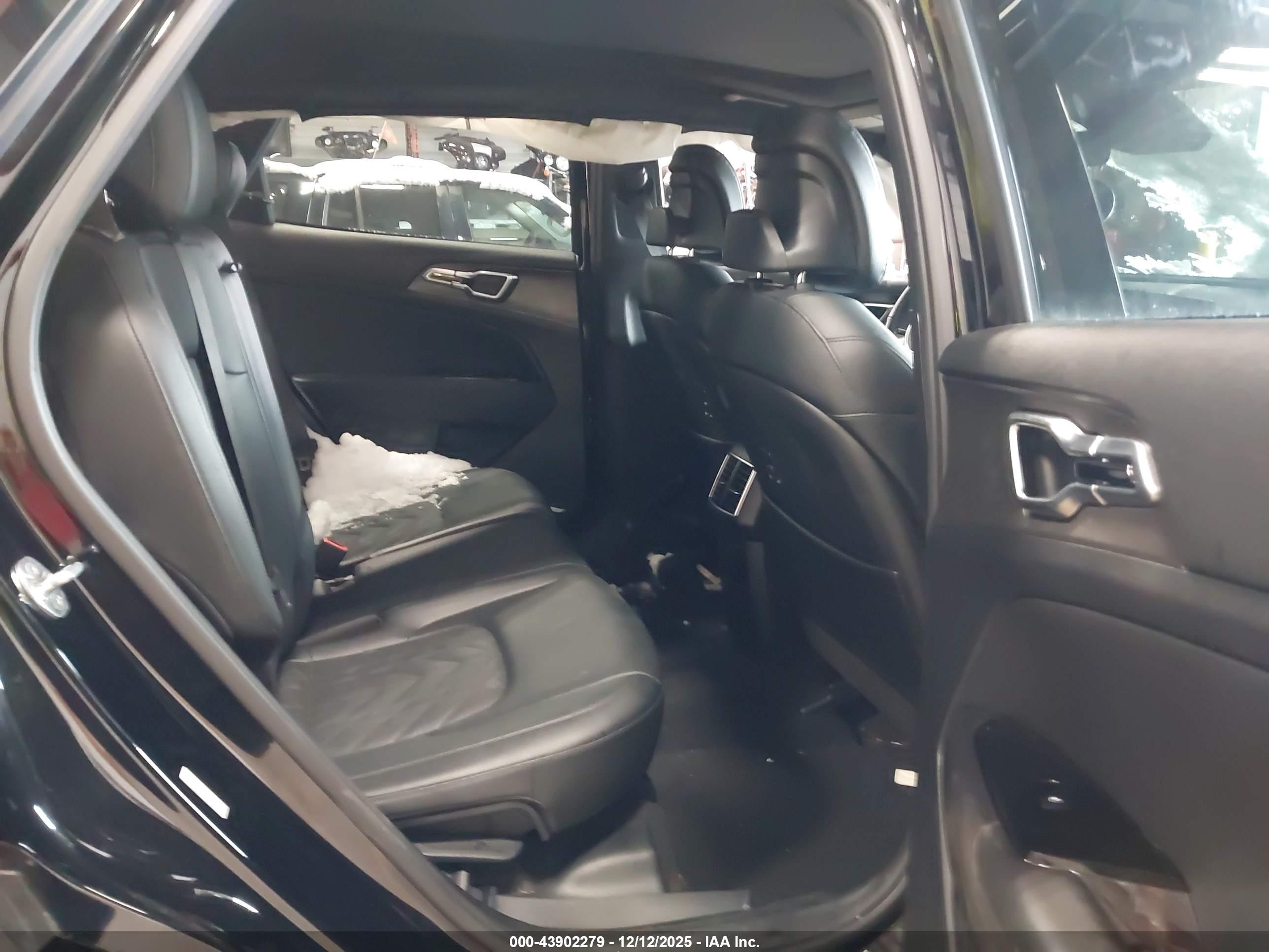 KIA SPORTAGE image 8