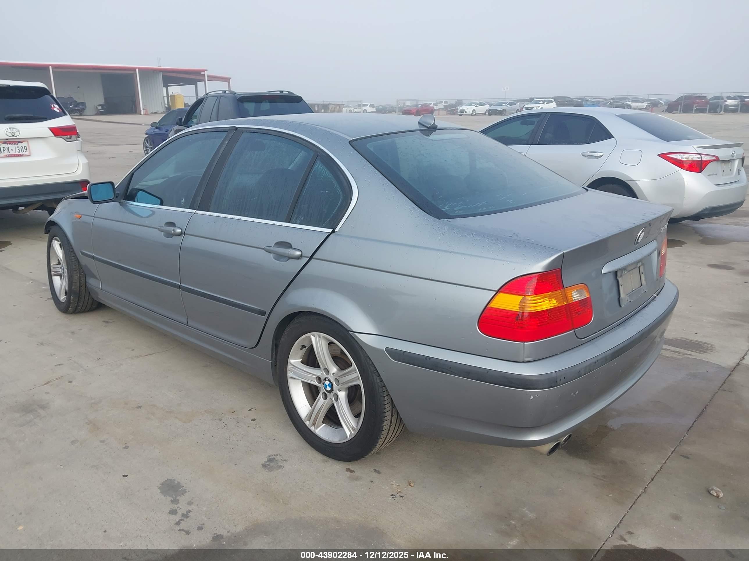BMW 330I image 3