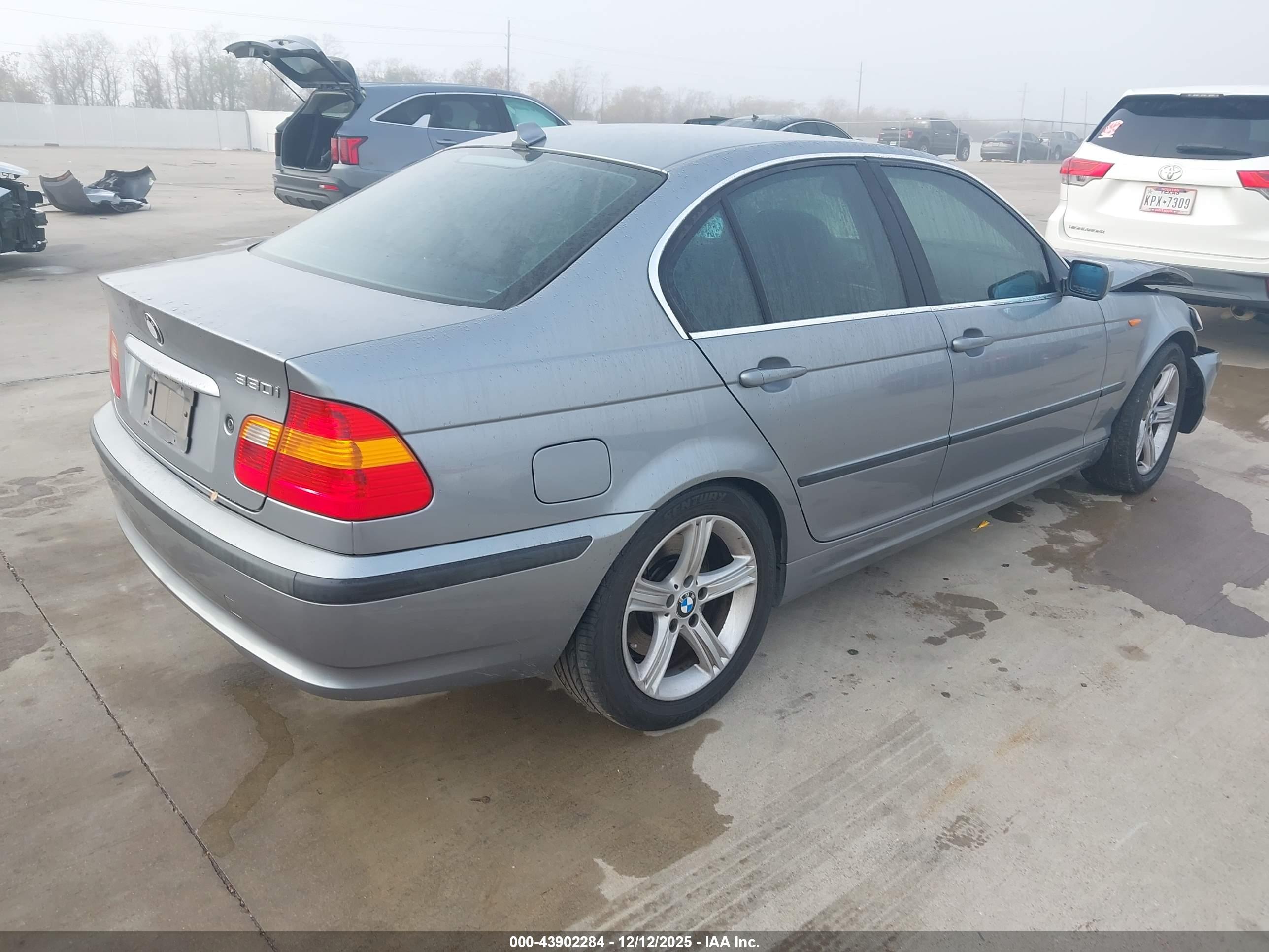 BMW 330I image 4
