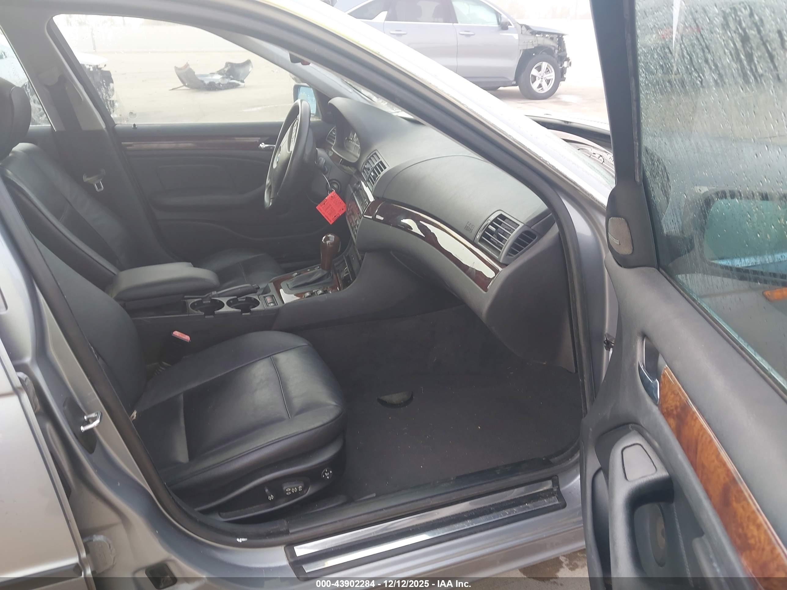 BMW 330I image 5