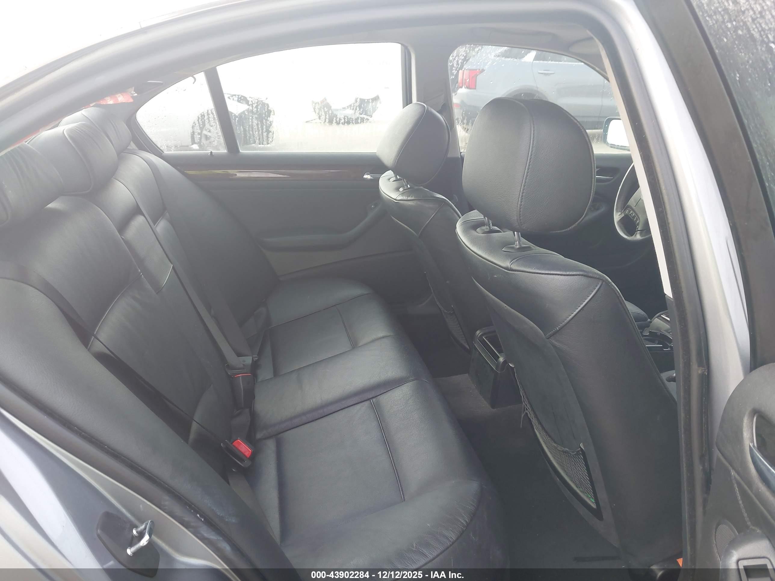 BMW 330I image 8
