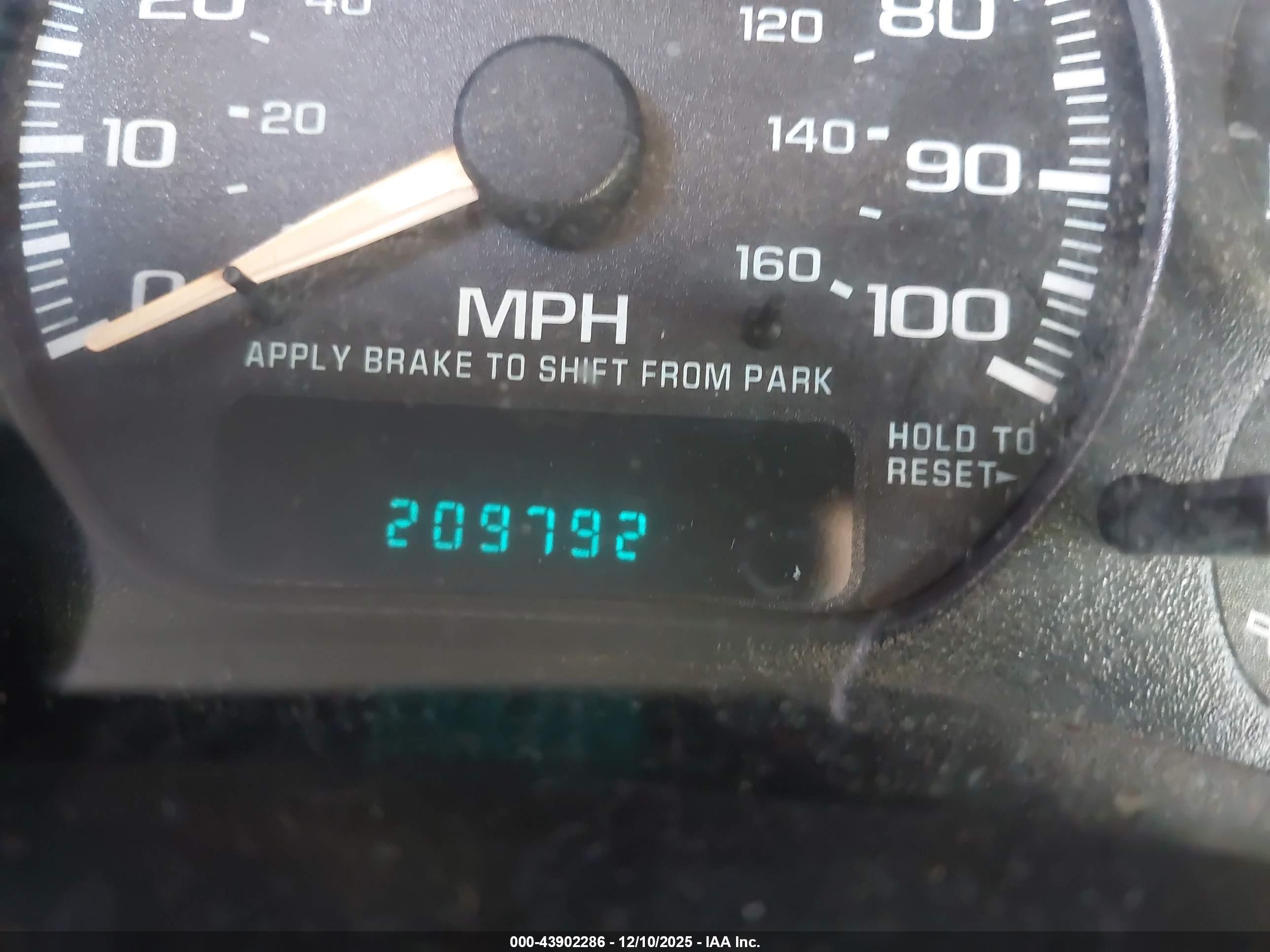 GMC YUKON image 7