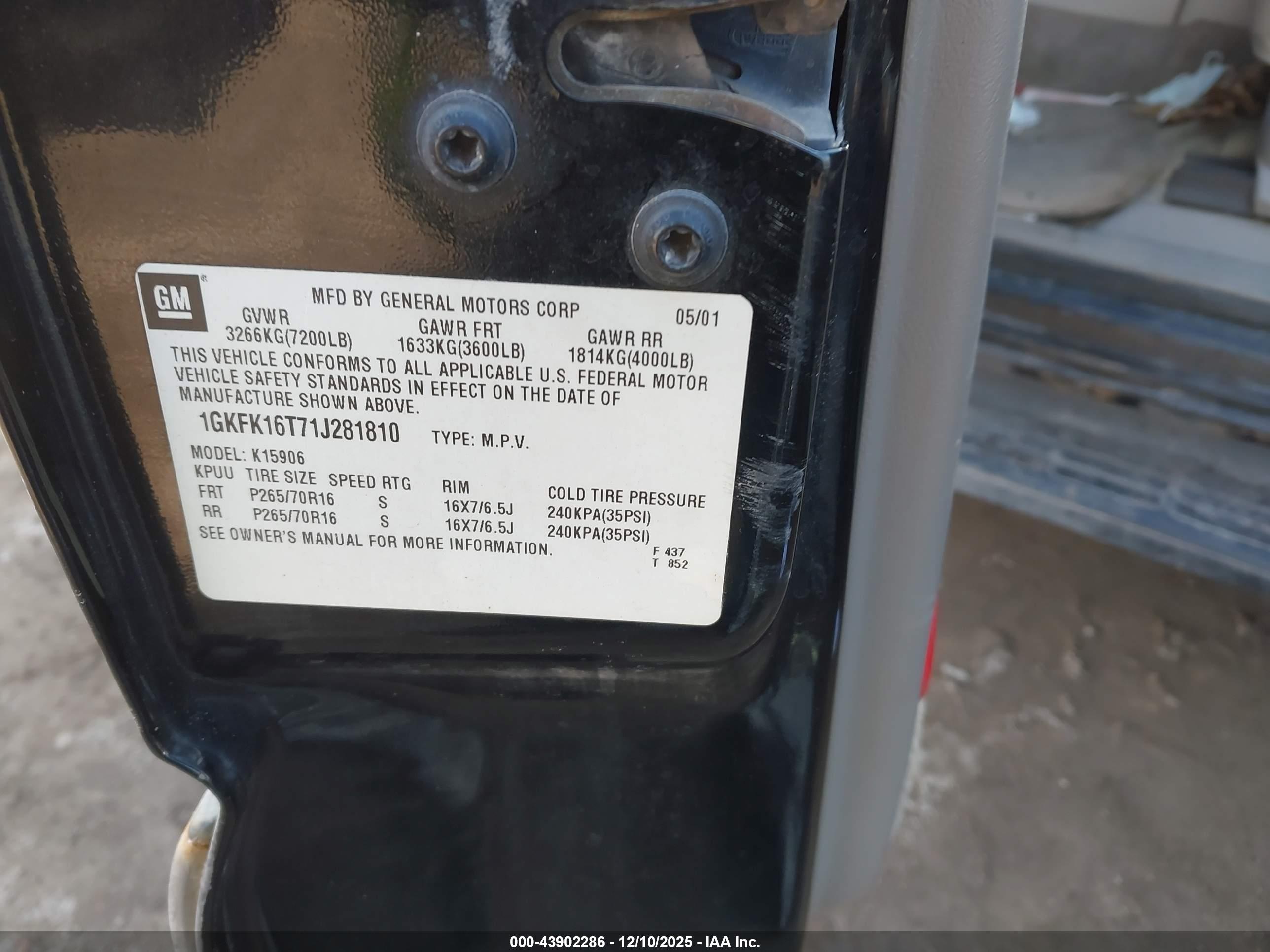 GMC YUKON image 9